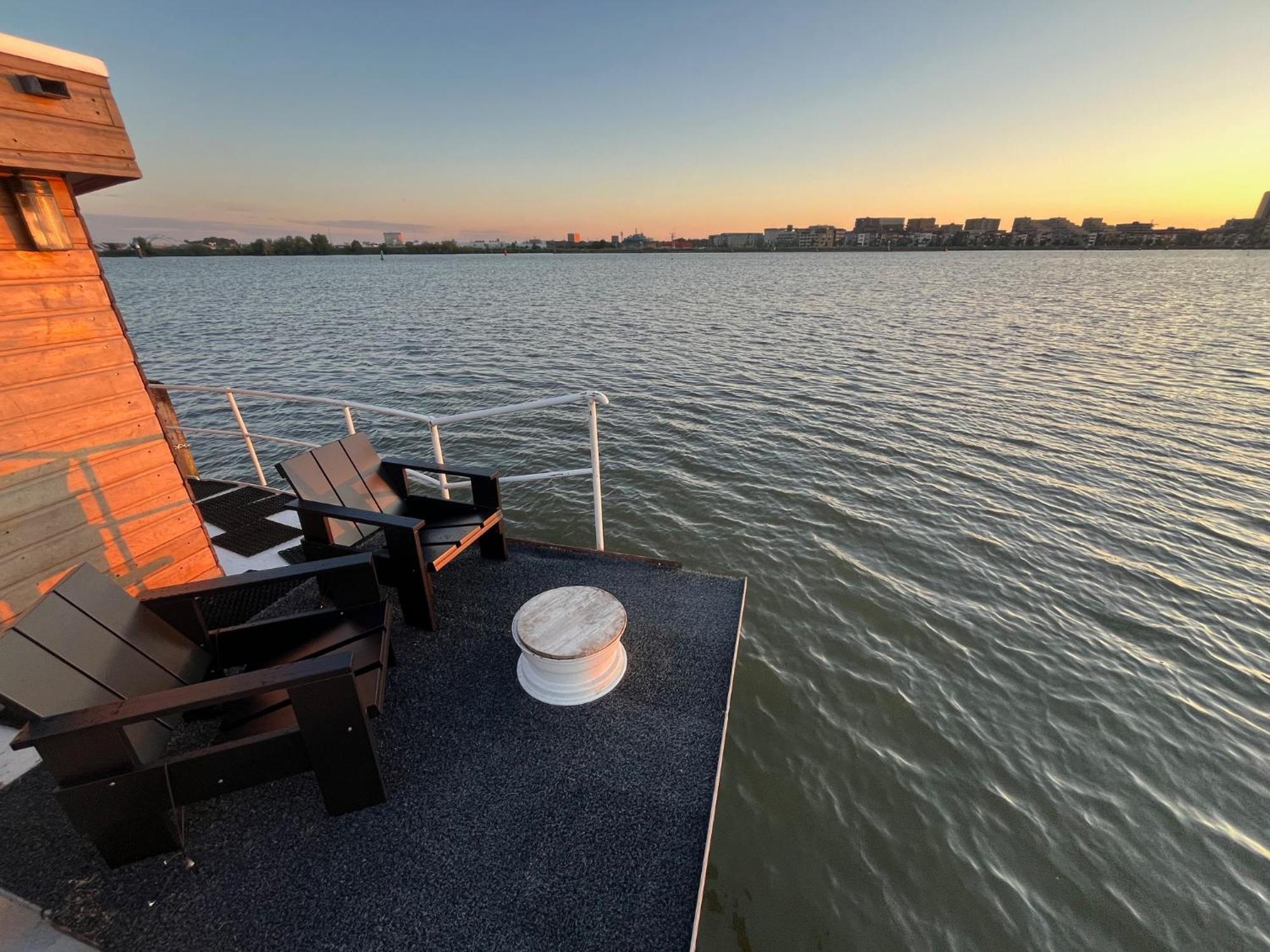 Couette-café Casey's View House Boat