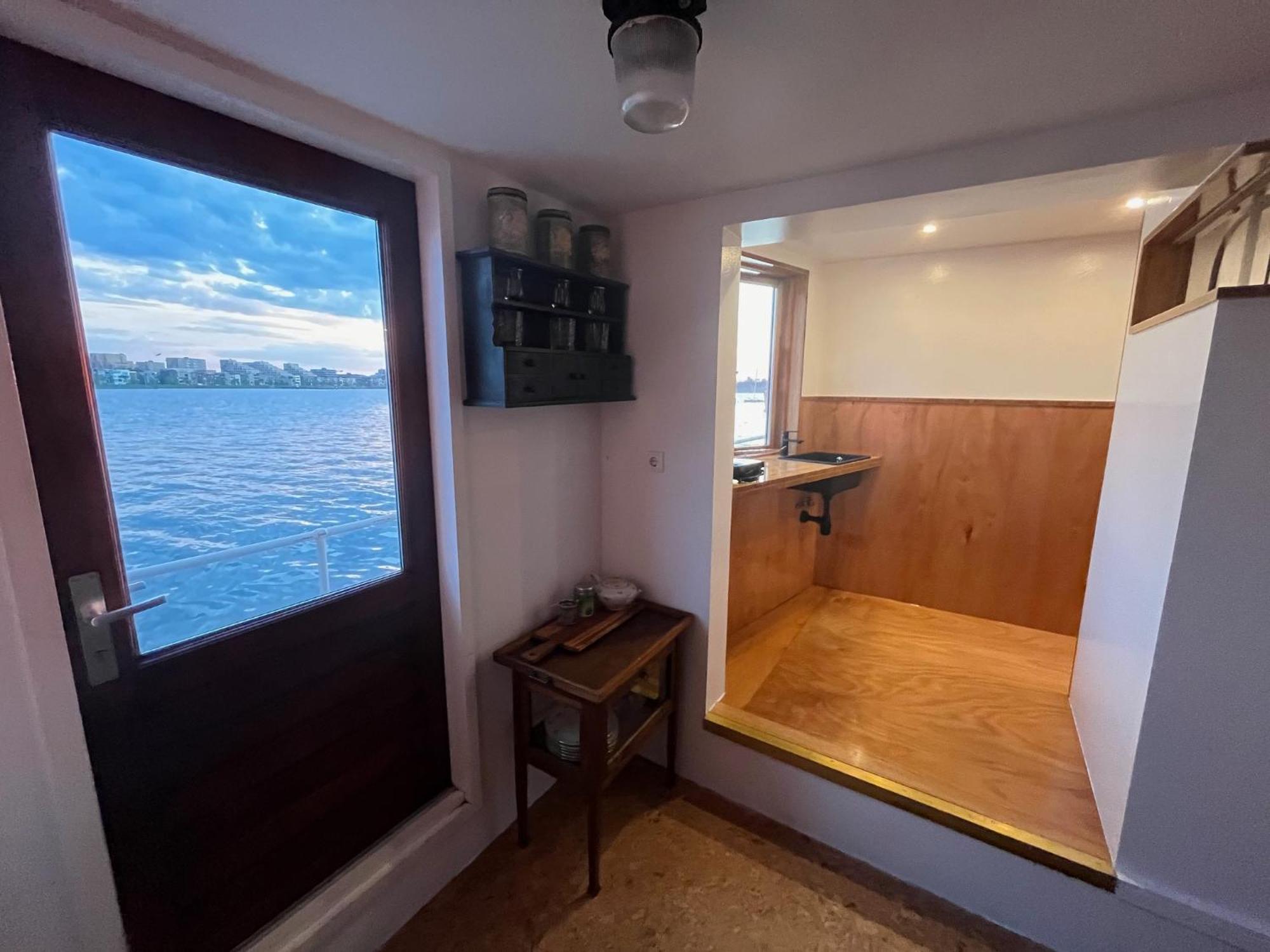 Casey's View House Boat Bed & Breakfast Amsterdam