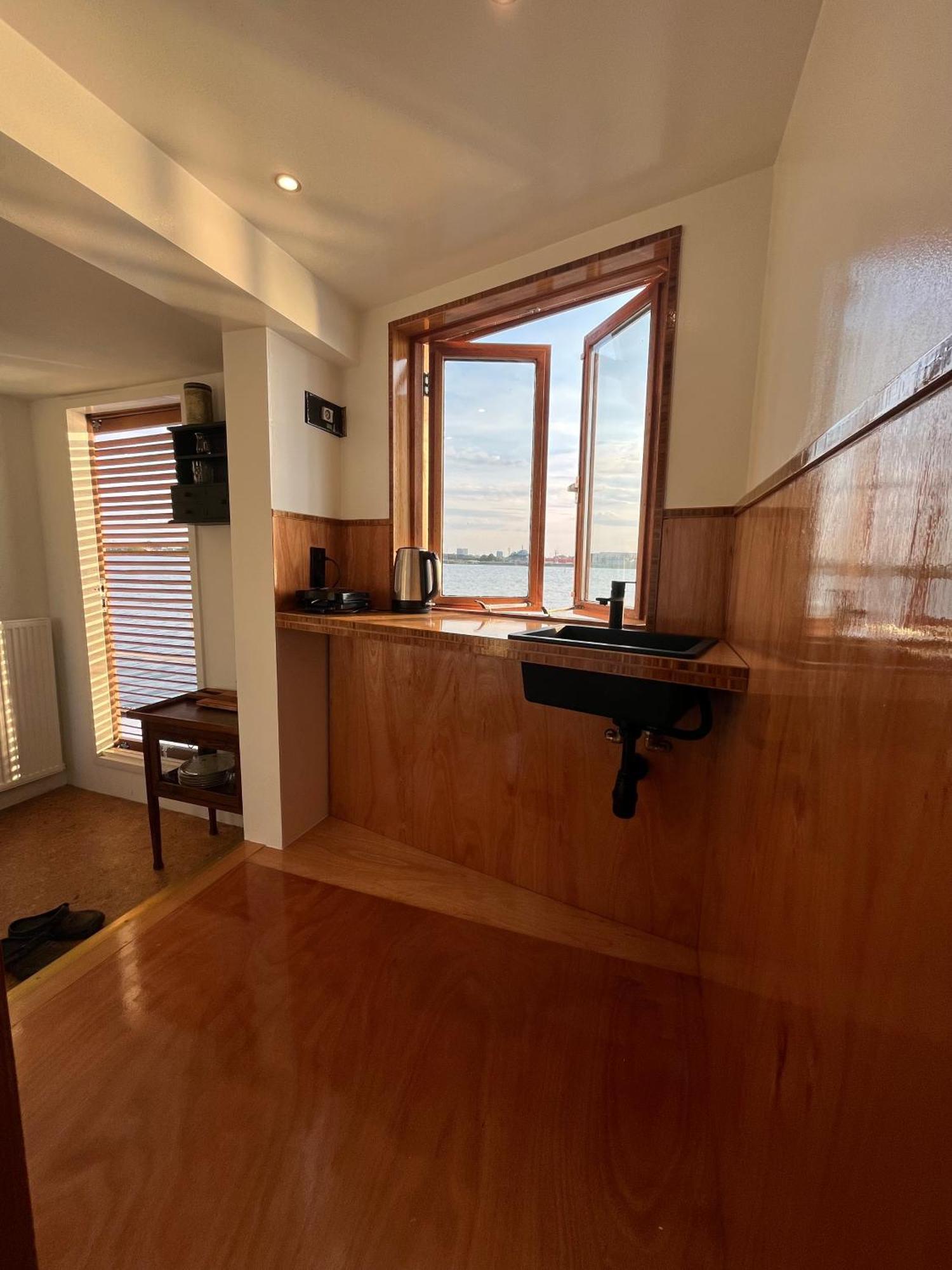 Casey's View House Boat Amsterdam