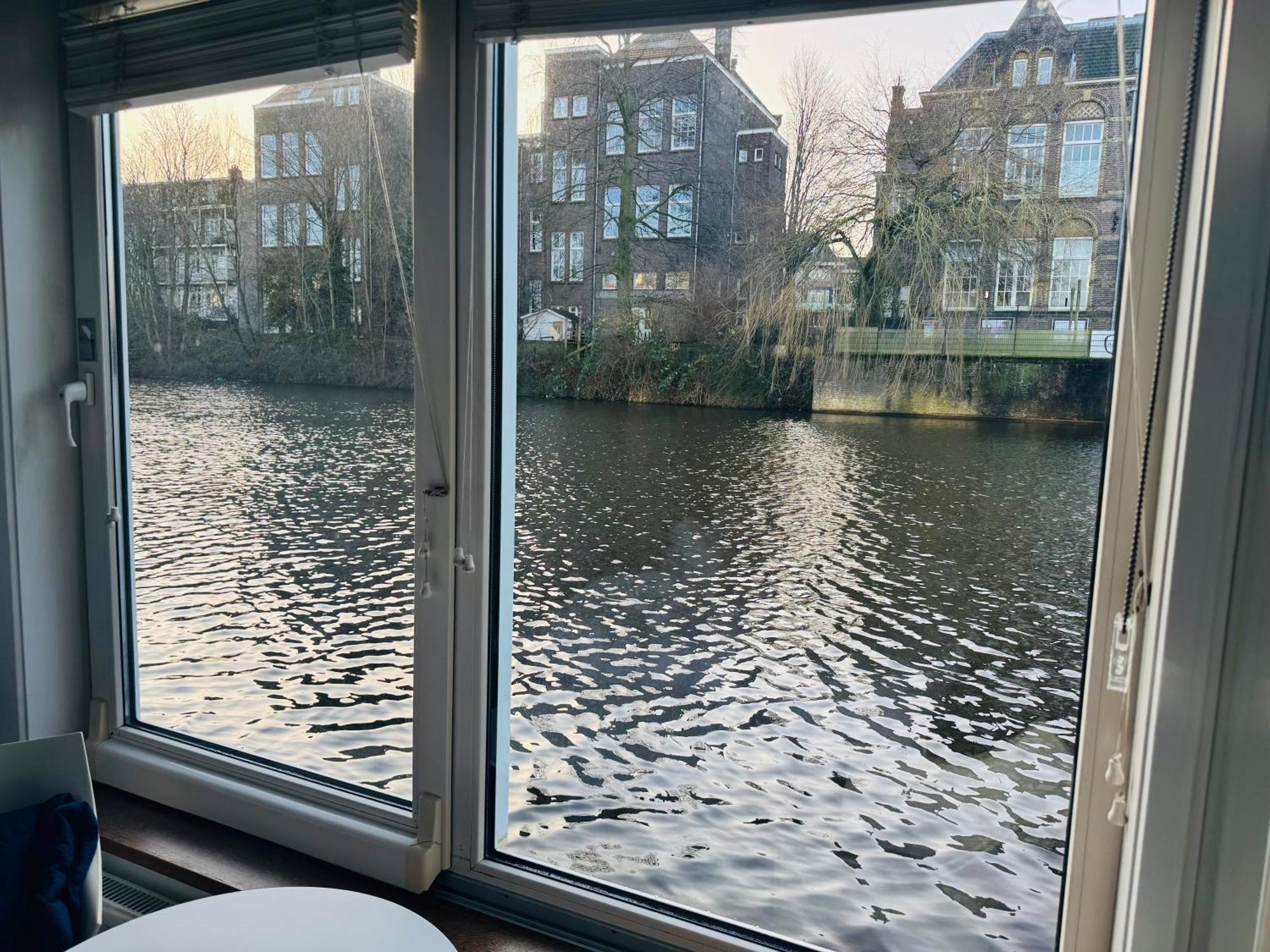 Peaceful On A Houseboat In The Centre Bed & Breakfast Amsterdam