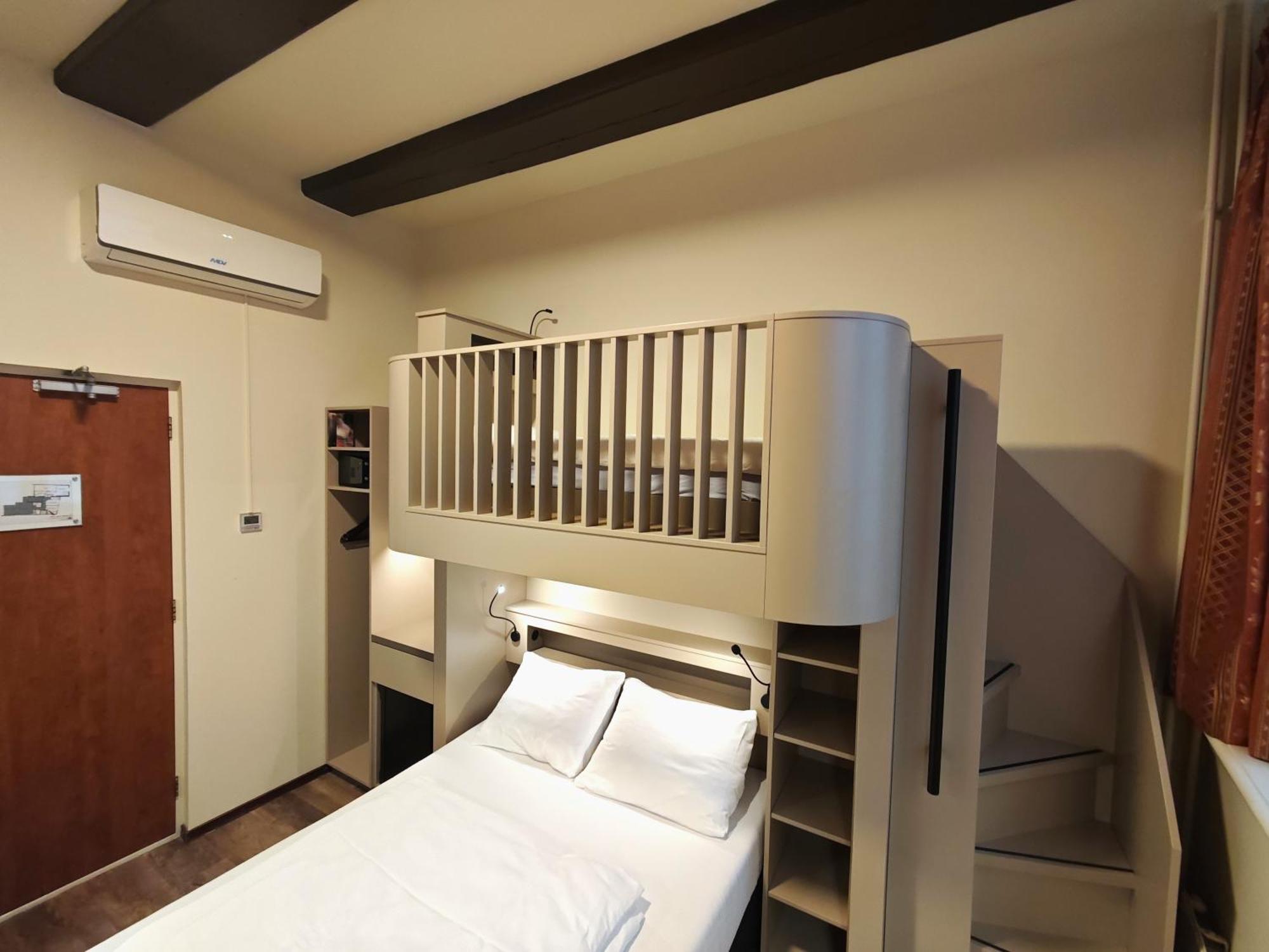 A-train Hotel