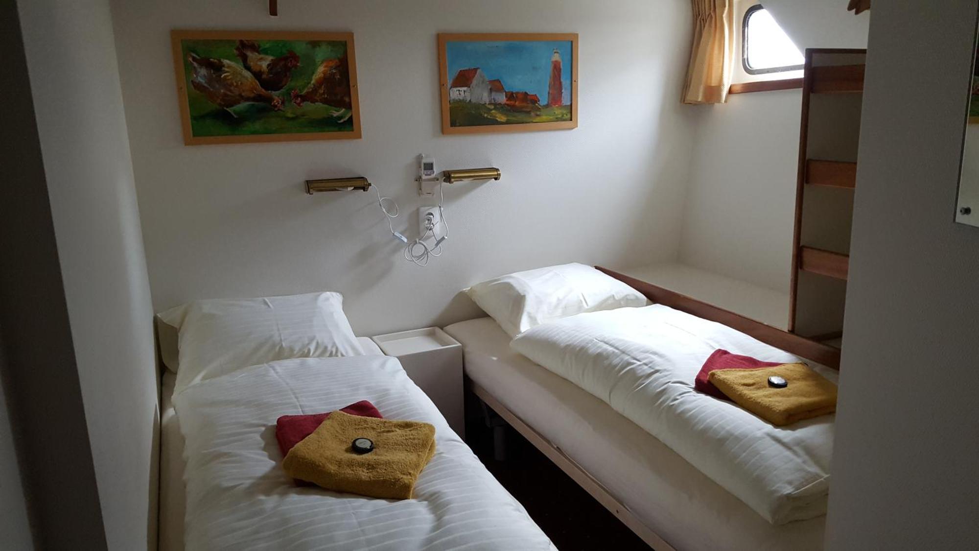 Sailing Hotel *