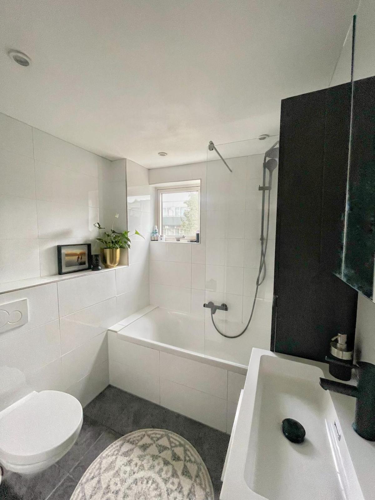 Spacious And Cozy House With Affordable Parking Amsterdam