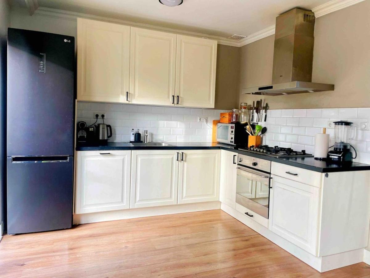 Spacious And Cozy House With Affordable Parking *