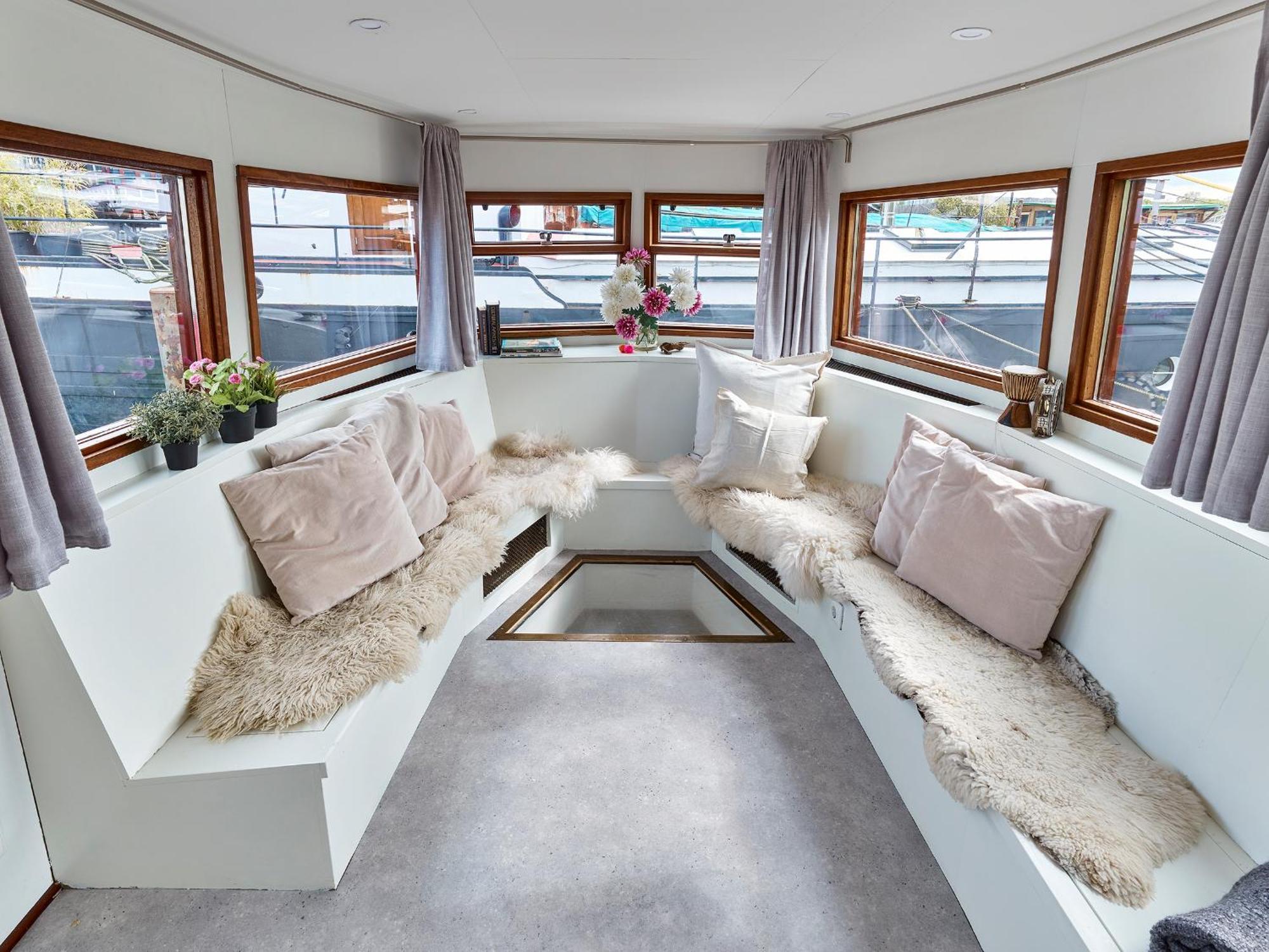 Your Houseboat Botel Amsterdam