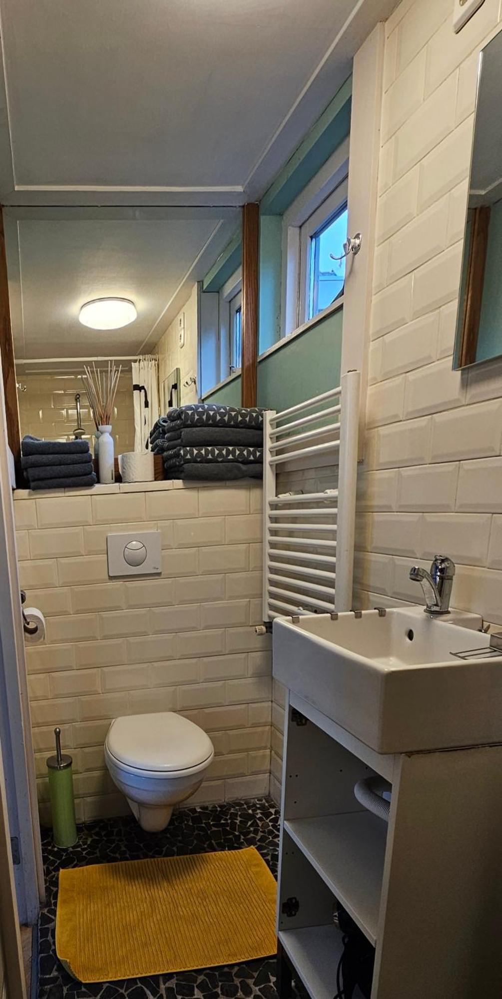 Very In Durgerdam, With Private Garden, Free Parking, Pets Allowed * Amsterdam