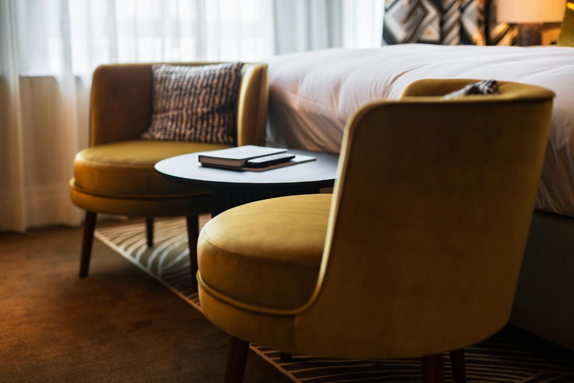 Ambassade Hotel 4*