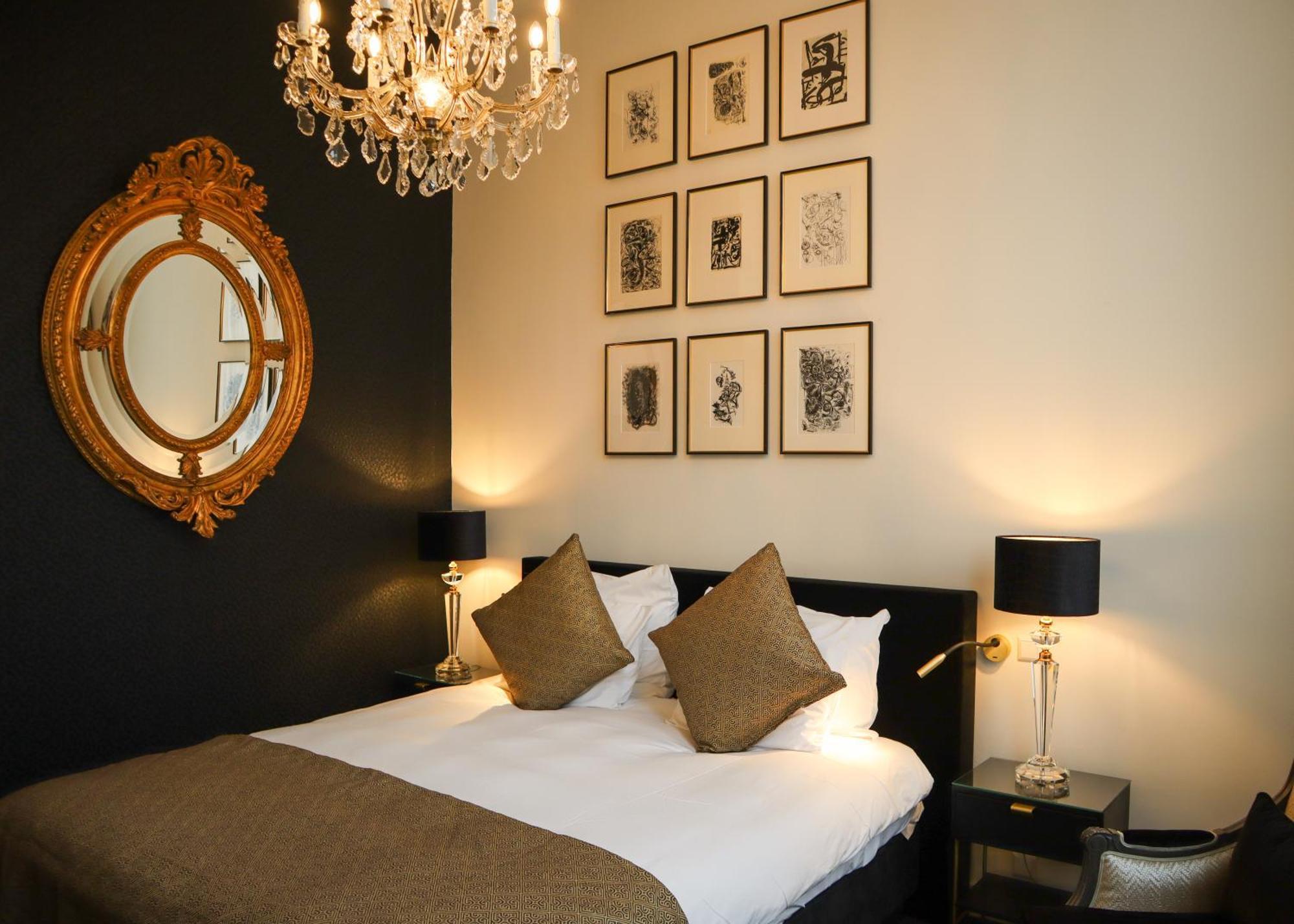 Ambassade Hotel 4*