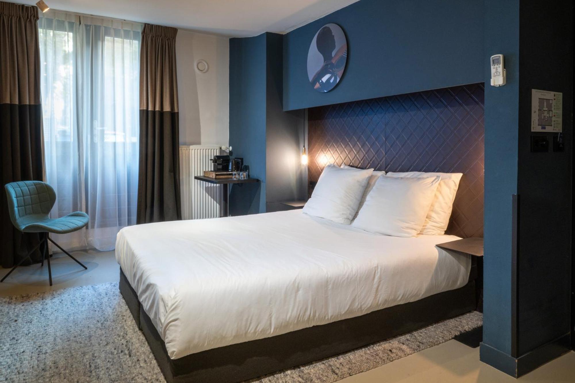 Hotel Ph Oosteinde 3*