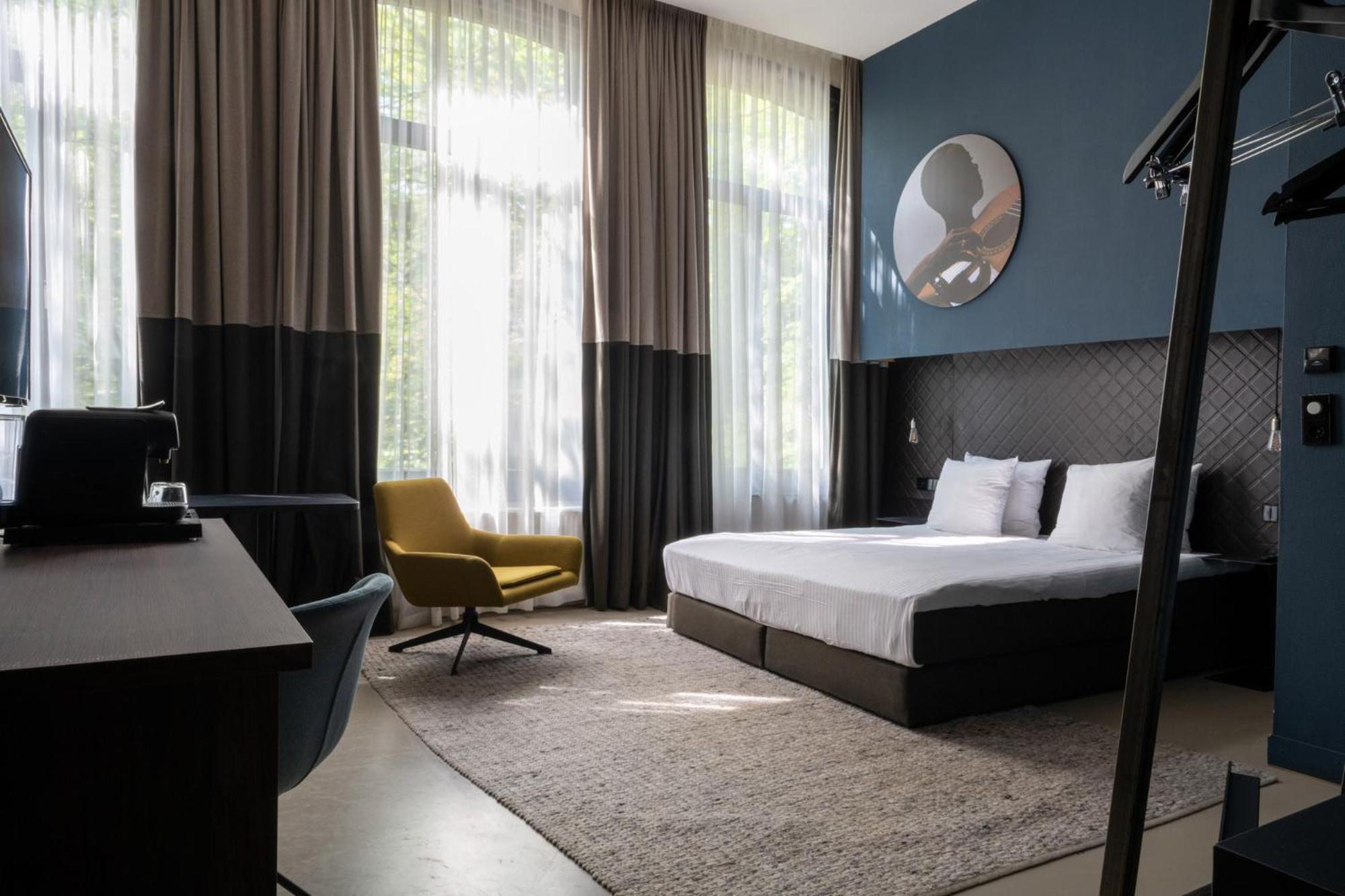 Hotel Ph Oosteinde 3*