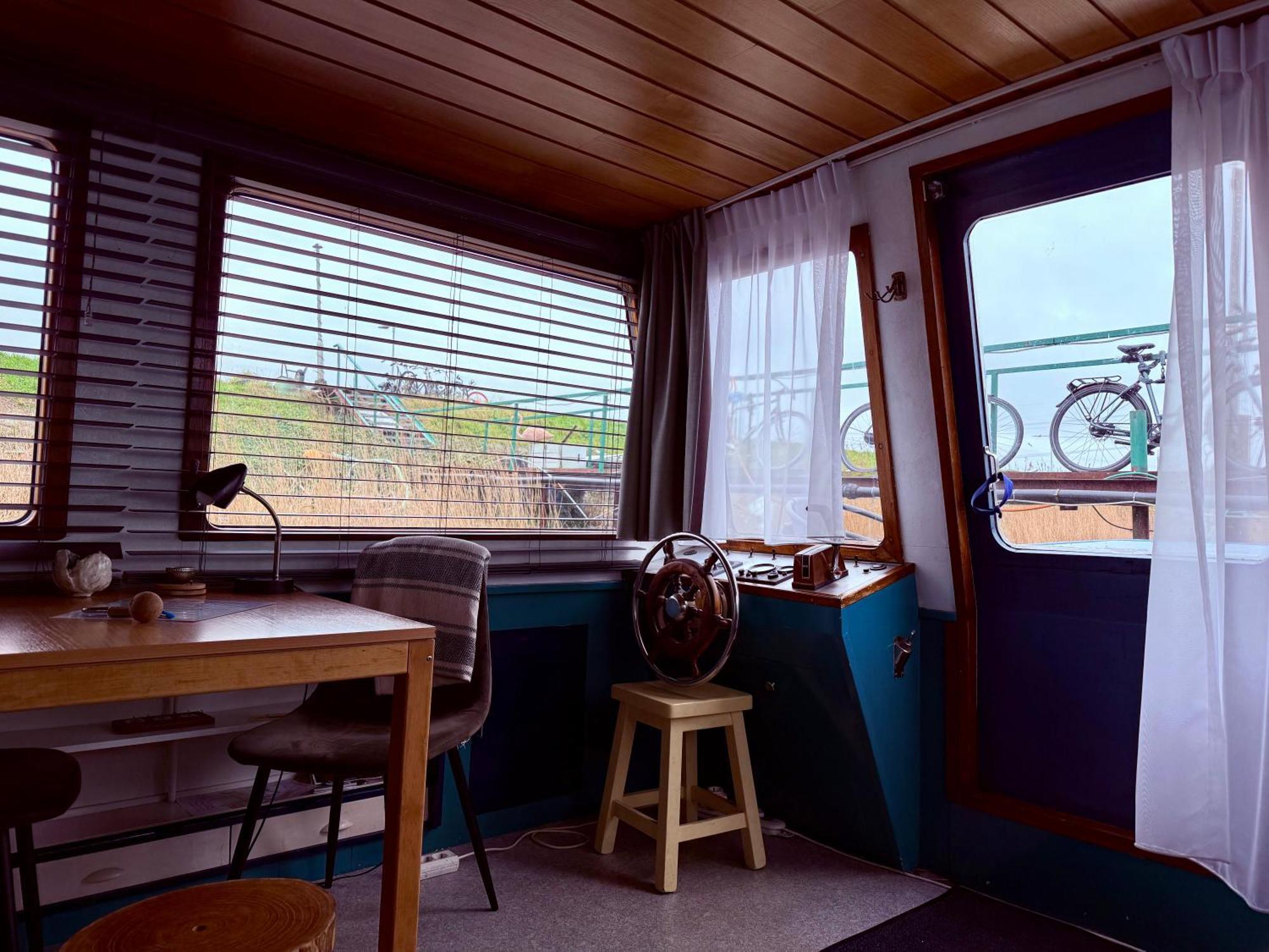 Floating Acomodação com café da manhã 