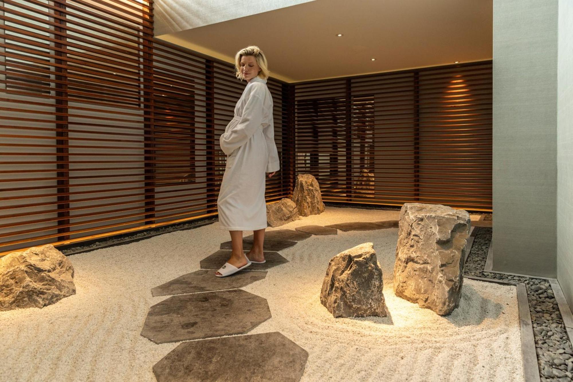 Okura - The Leading Of The World Amesterdão