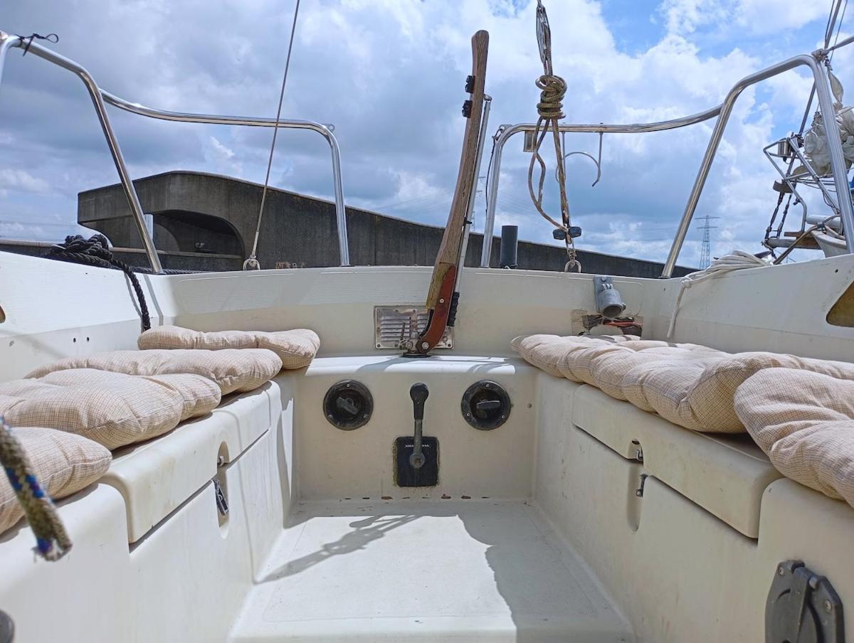 Romantic Sailboat Retreat For 2 Botel