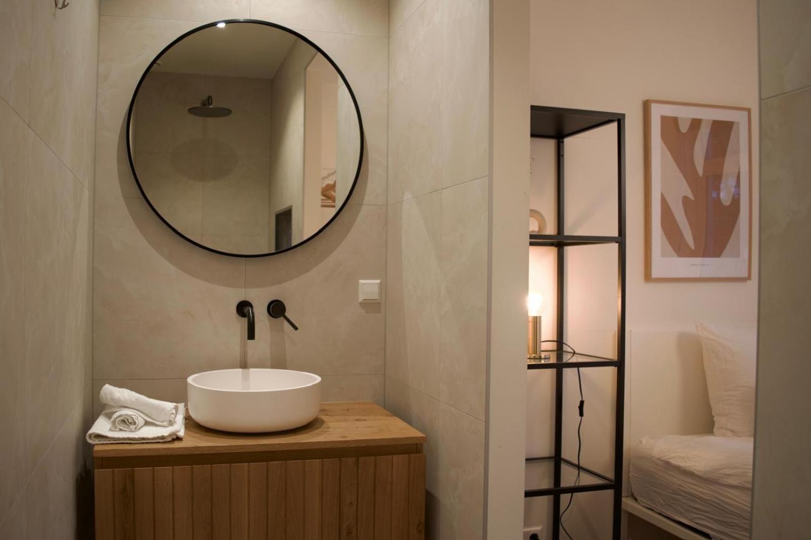 Séjour chez l'habitant Luxury With Private Bathroom On Great Location. *