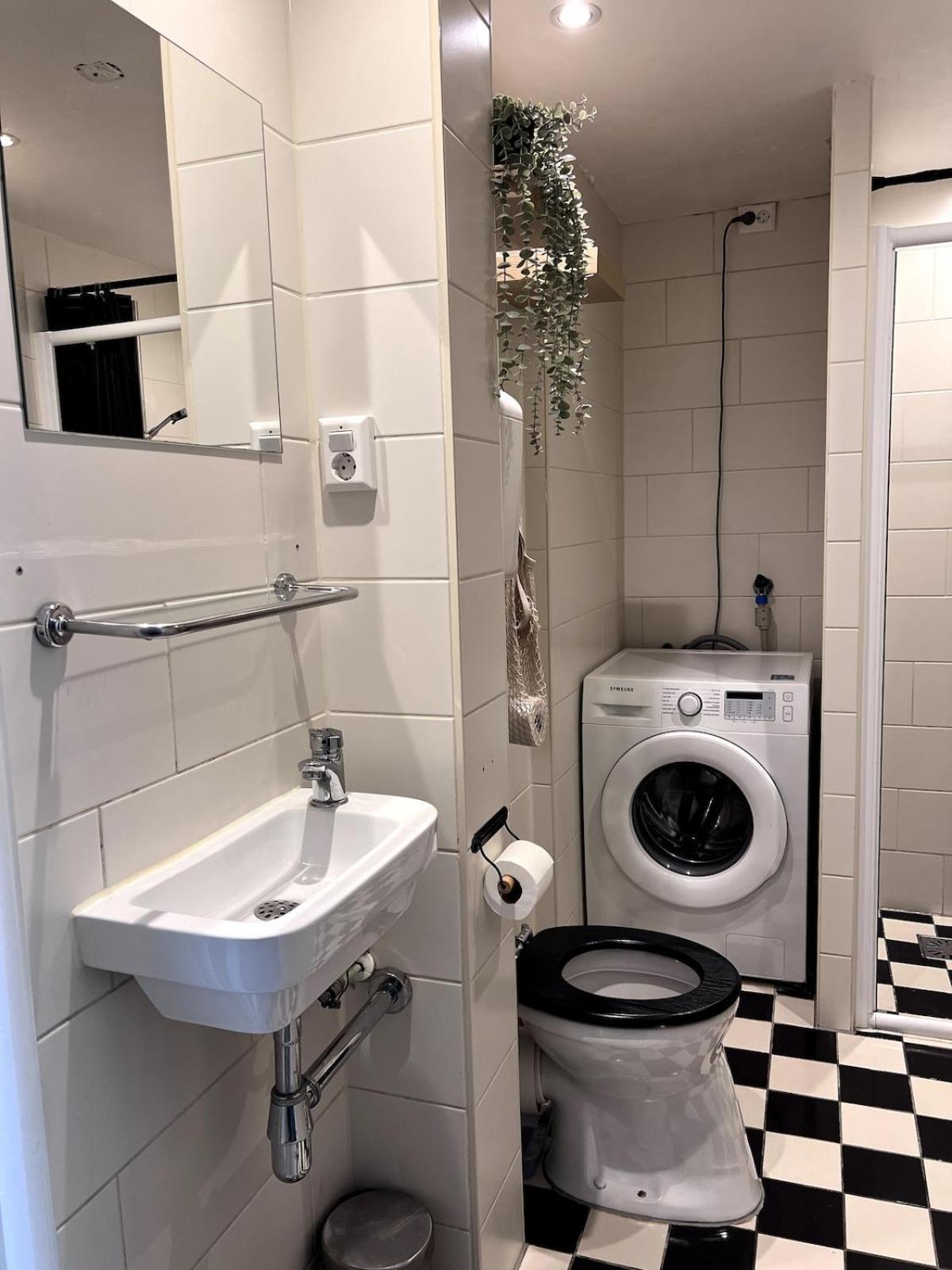 Apartment Centrally Located 2-bedroom In Oud-west