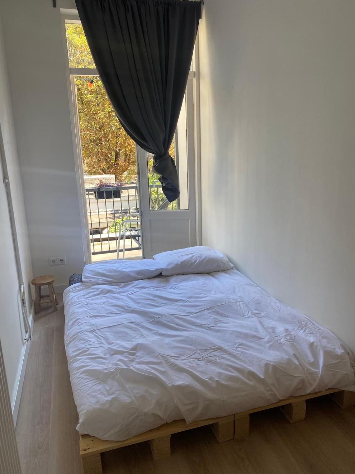 Apartment Centrally Located 2-bedroom In Oud-west Amsterdam
