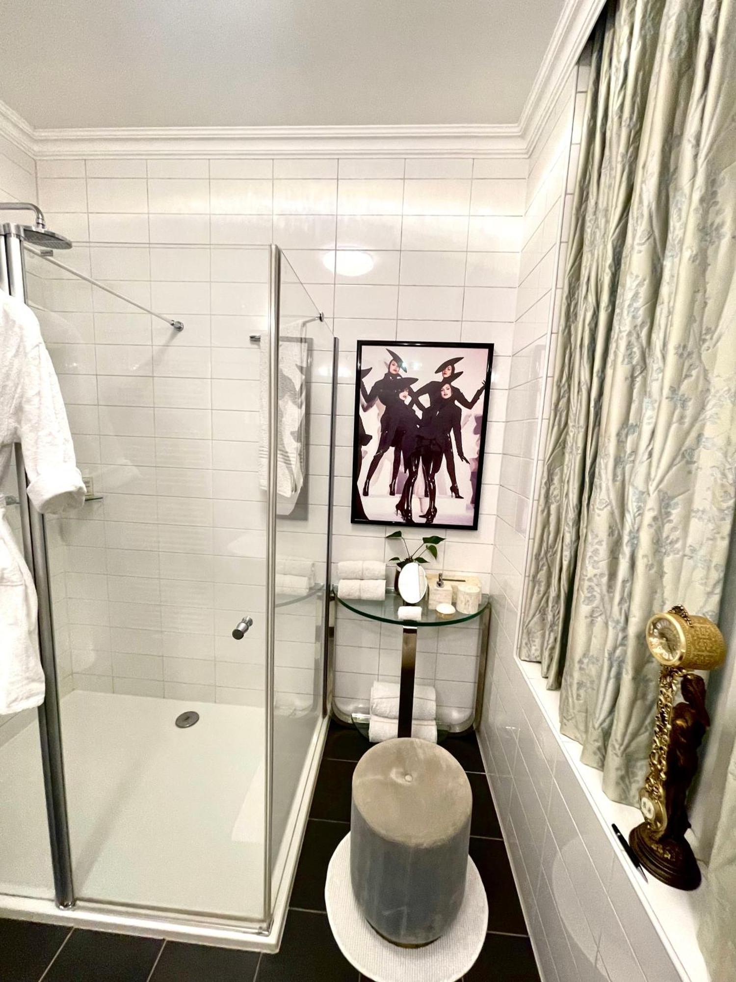 Luxury Center With Canal View 1 Kingsize Bed And 1 Sleeping Sofa Apartment Amsterdam