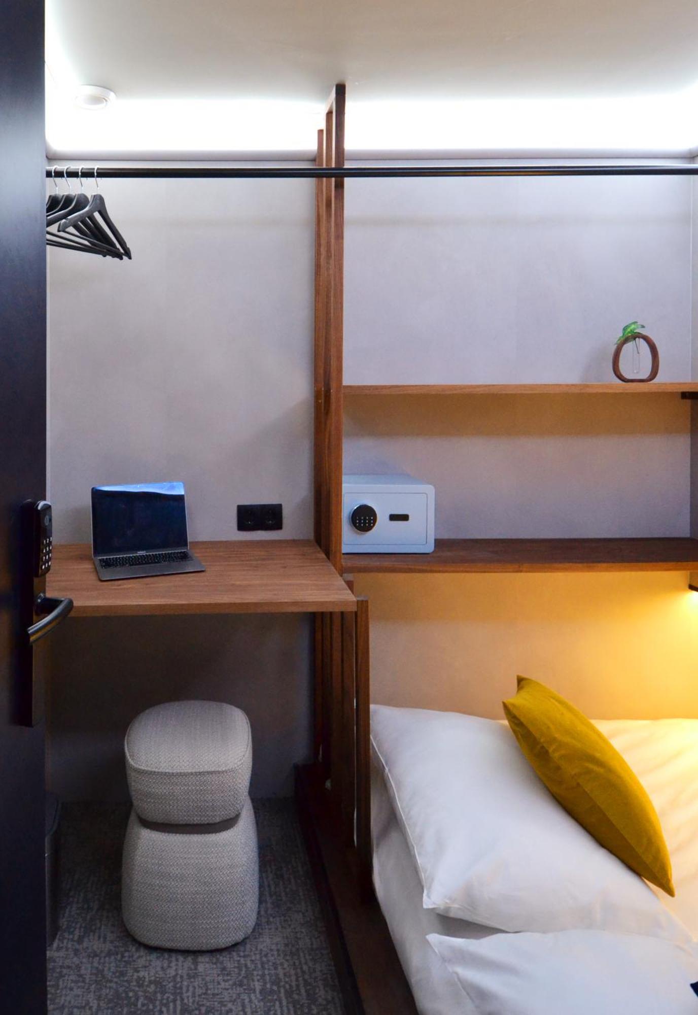 Capsule hotel The Hyve Capsule Amsterdam