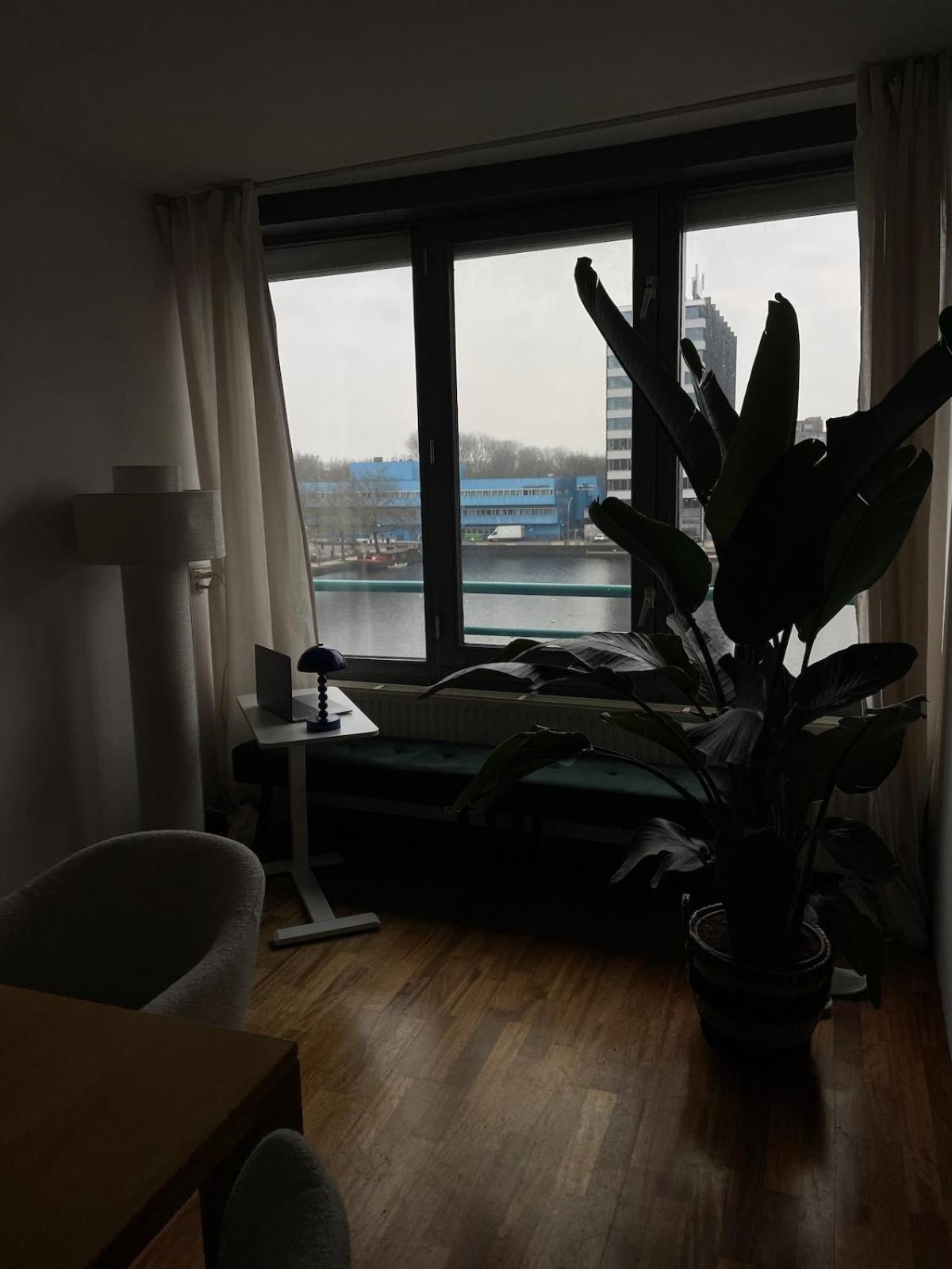 Apartment Large West With Balcony