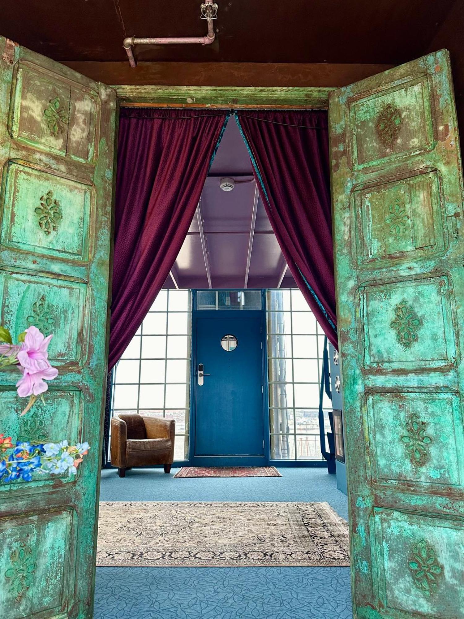 Faralda Crane Hotel 5*