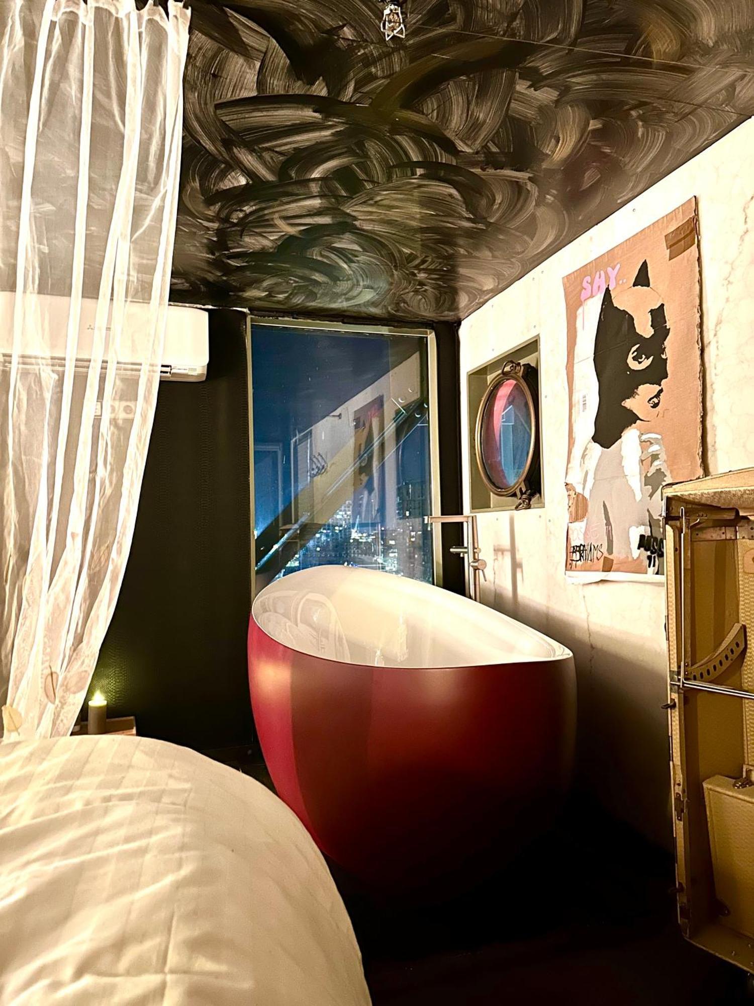 Faralda Crane 5* Amsterdam