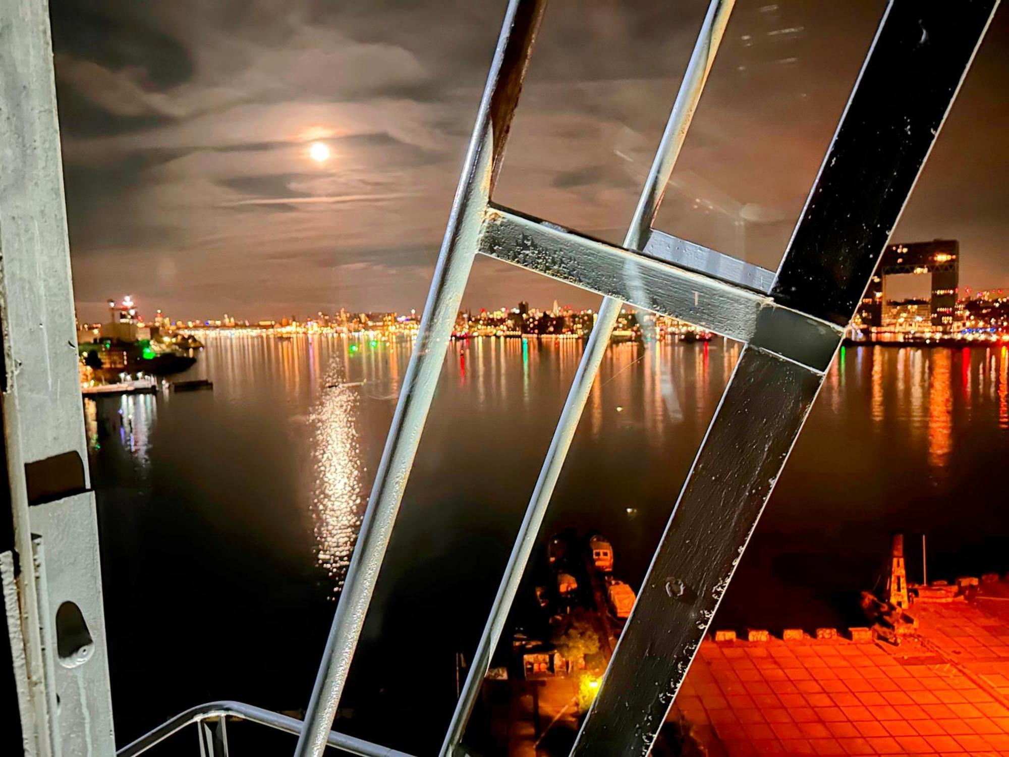 Faralda Crane 5* Amsterdam