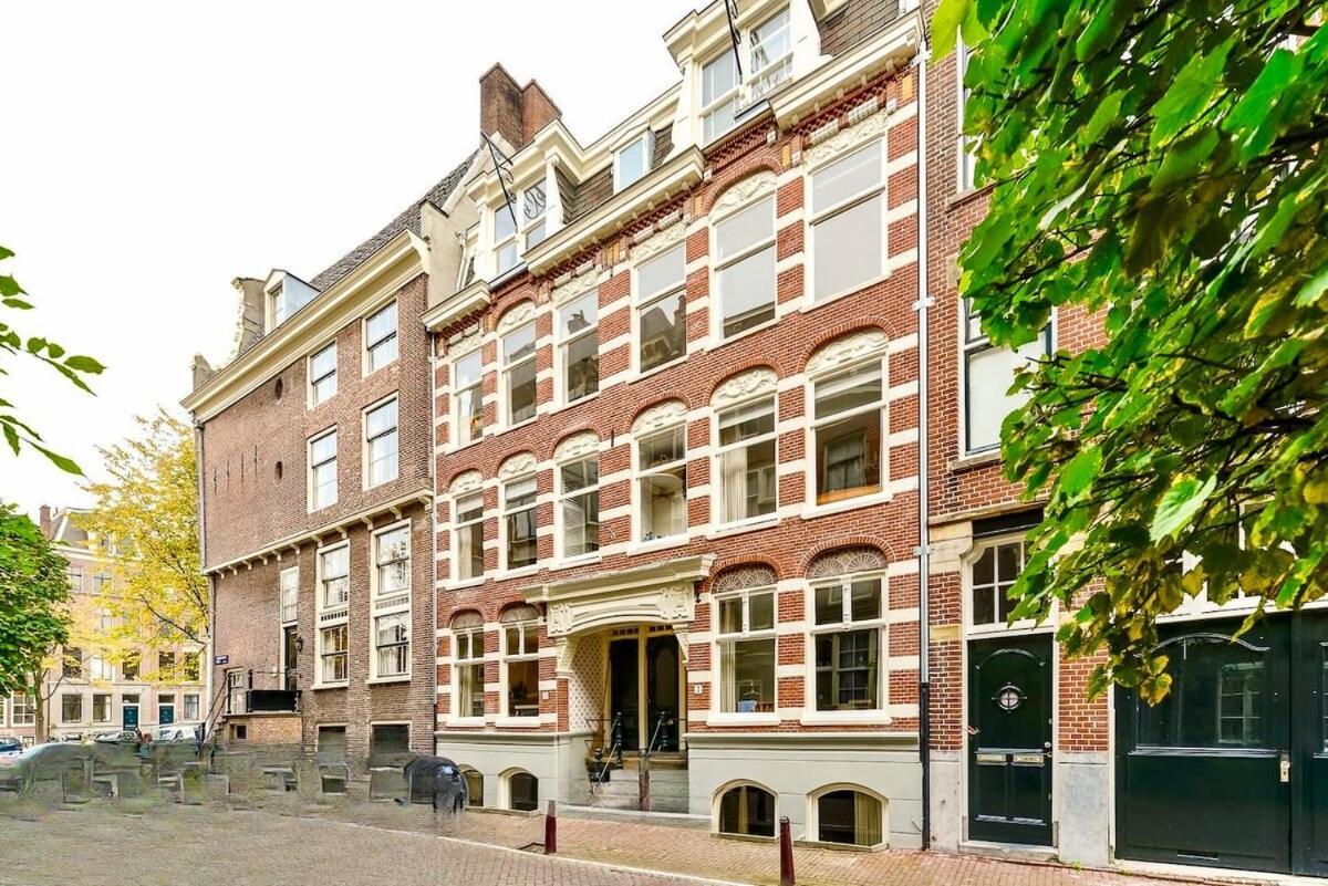 Canal In The Center Of Apartment Amsterdam