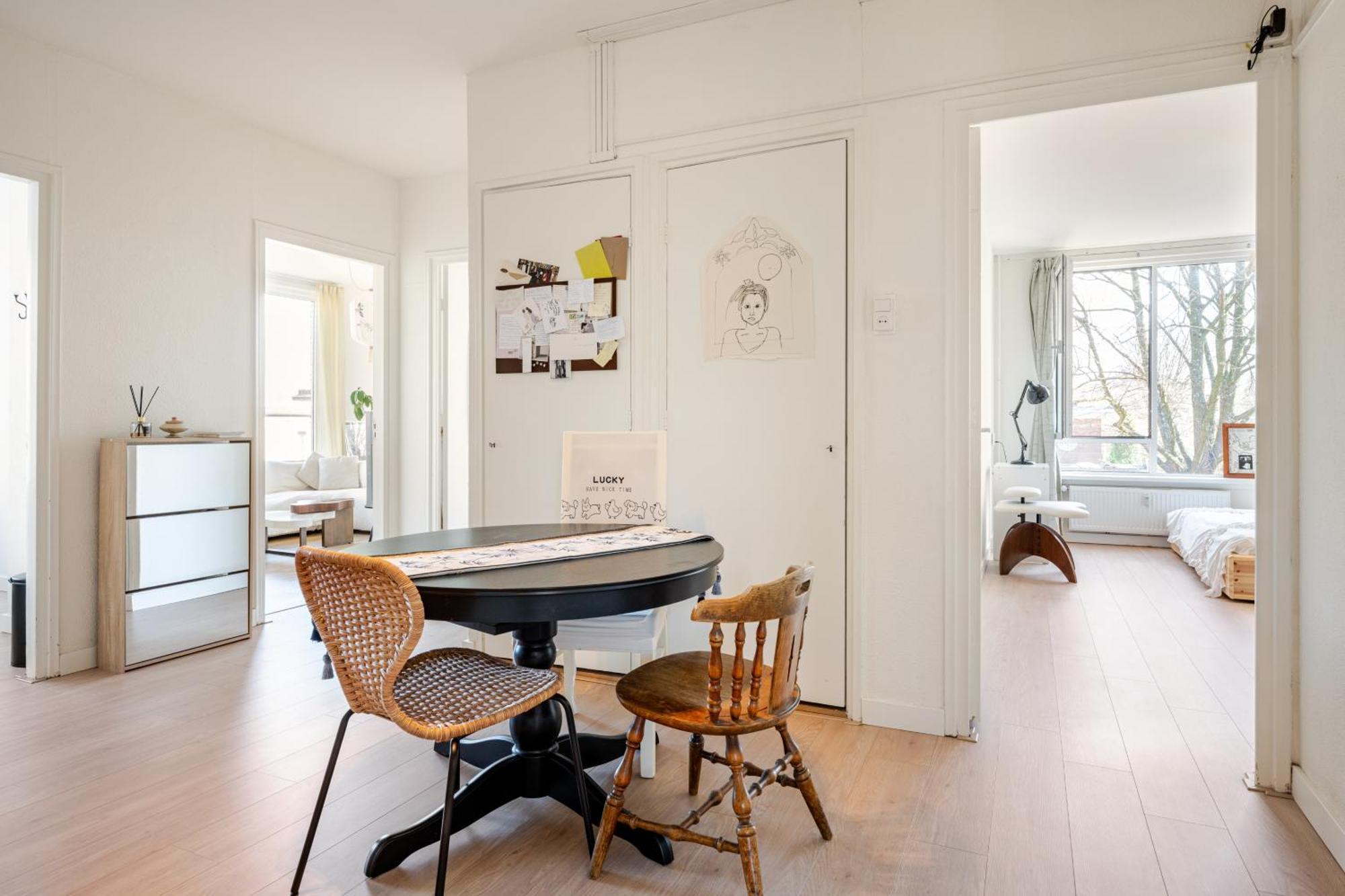 Stunning Artist Zen At Heart Of Amsterdam