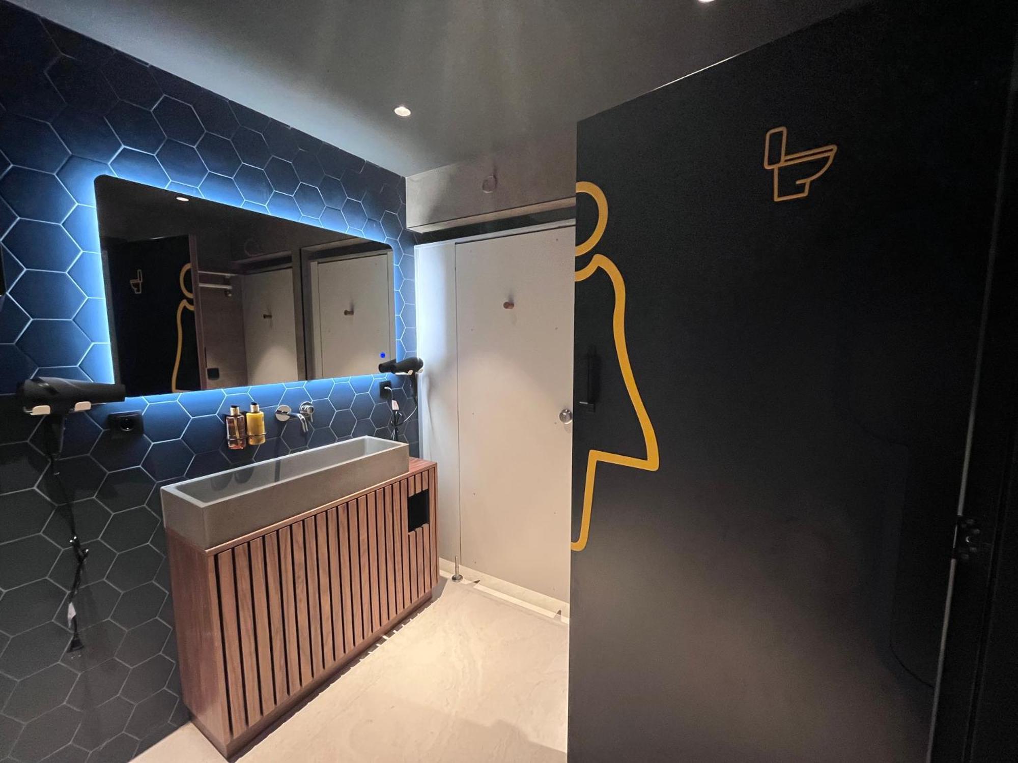Capsule hotel The Hyve Capsule *