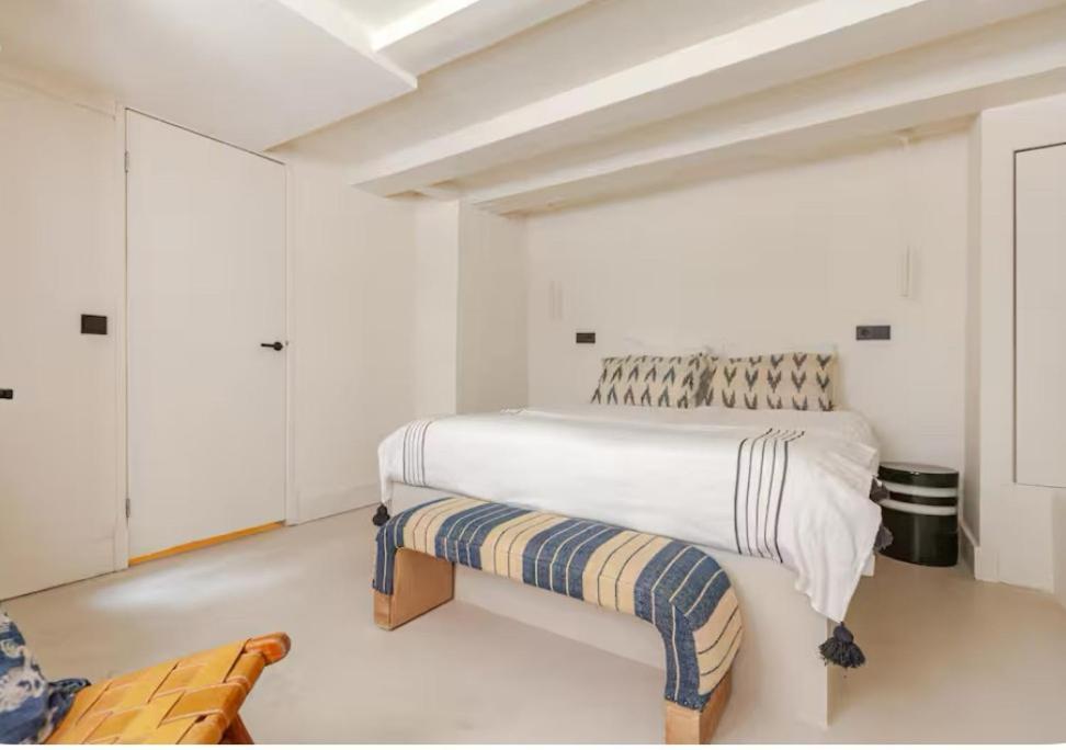 Luxury In Location Of *