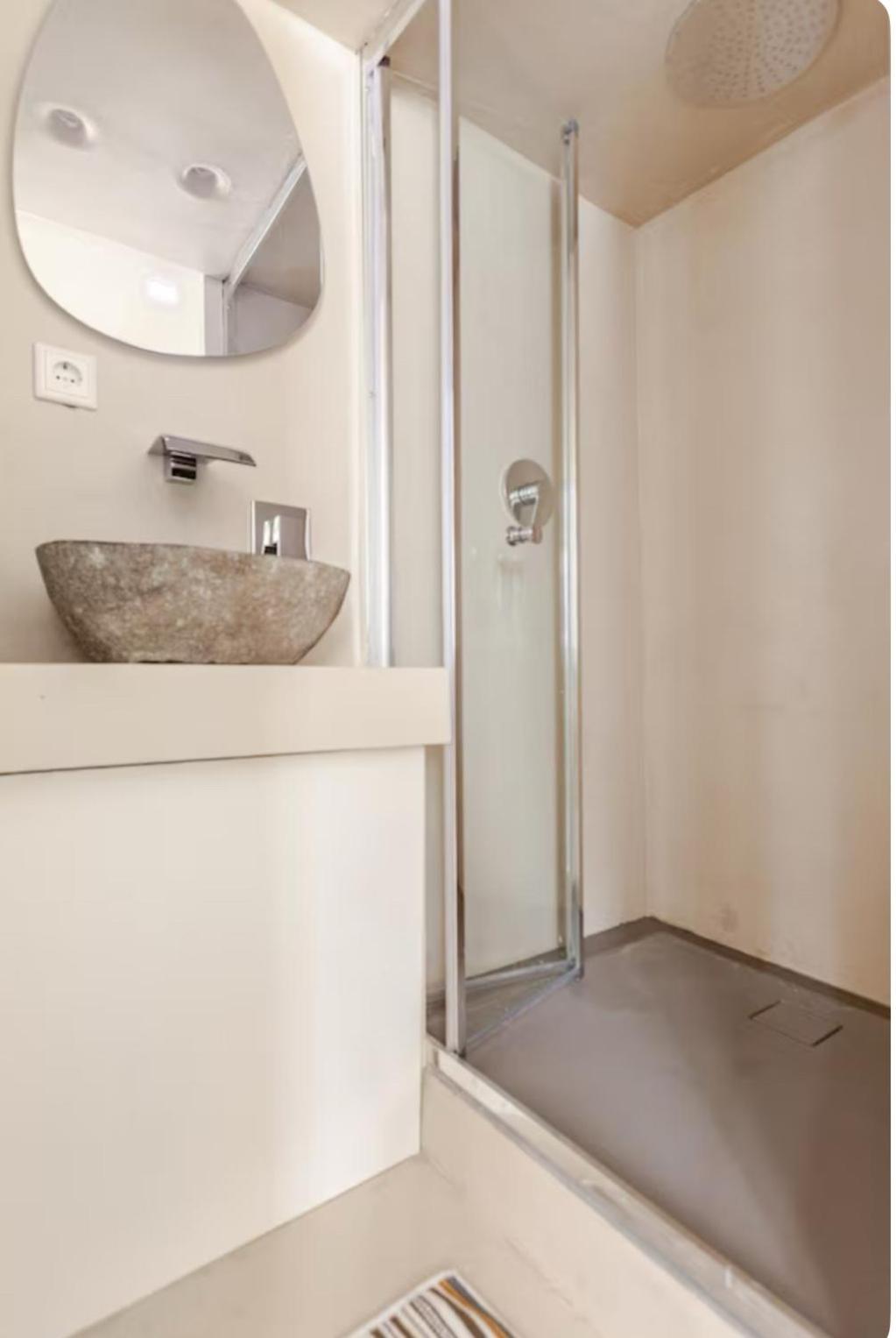 Luxury In Location Of Amsterdam