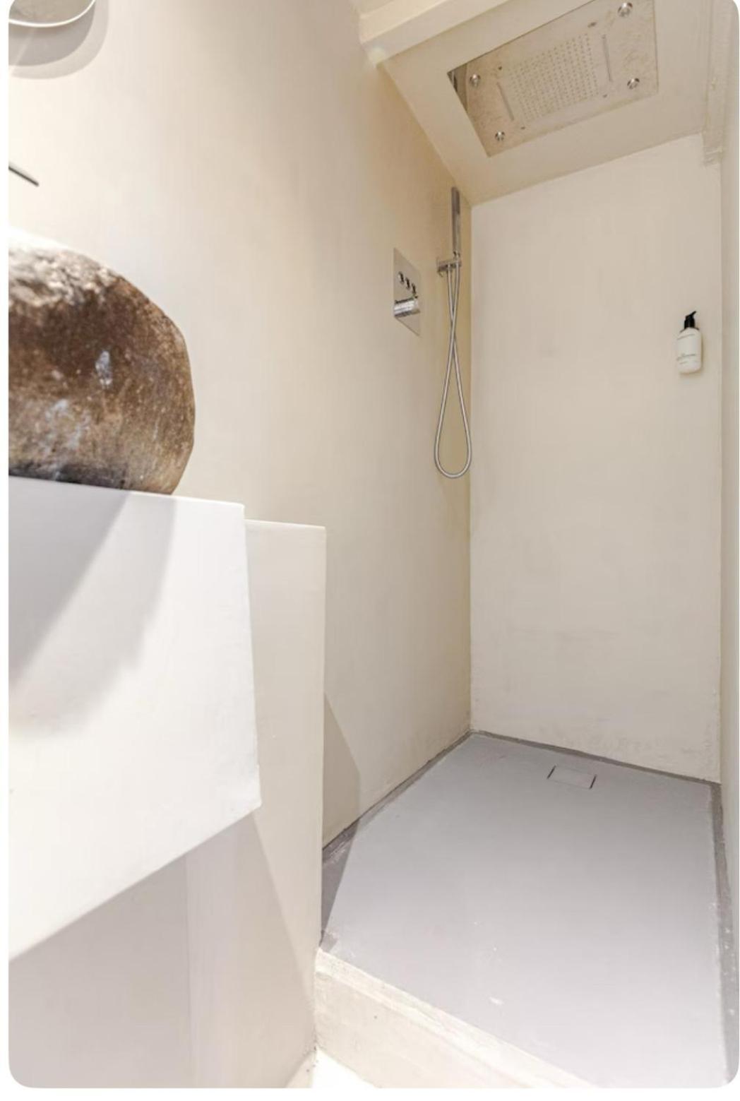 Luxury In Location Of Apartment *