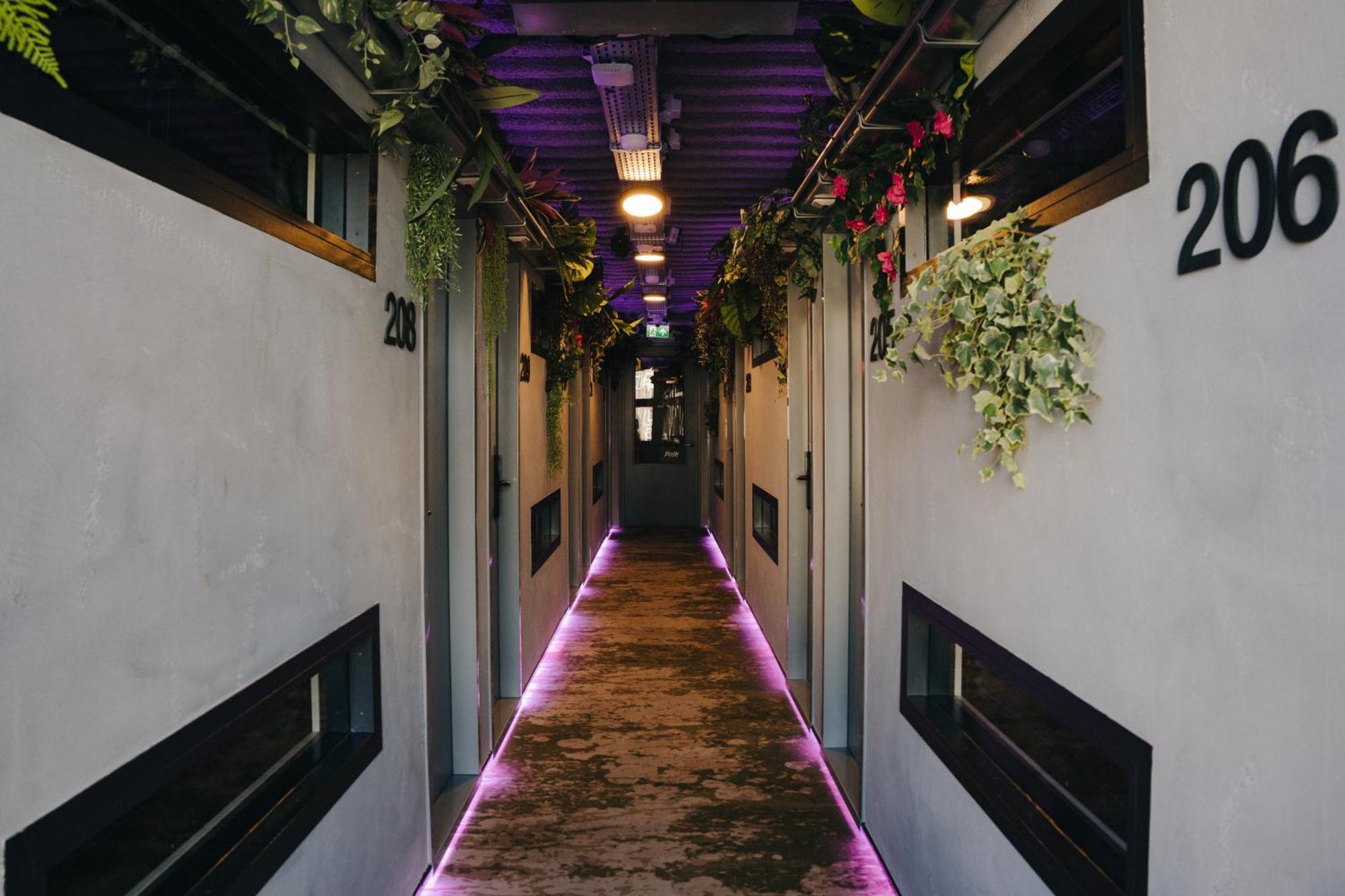 This HoTel *