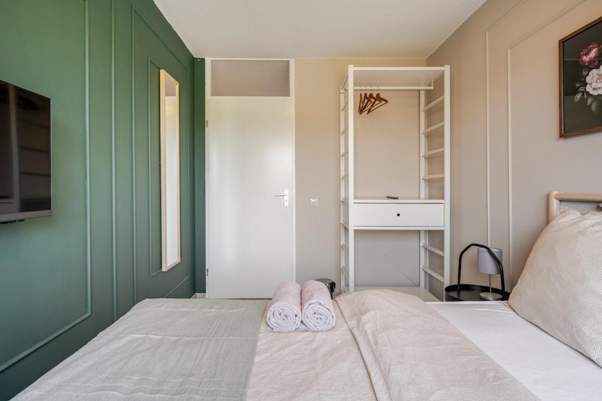 In 10 Minutes - Nearby Metro Homestay