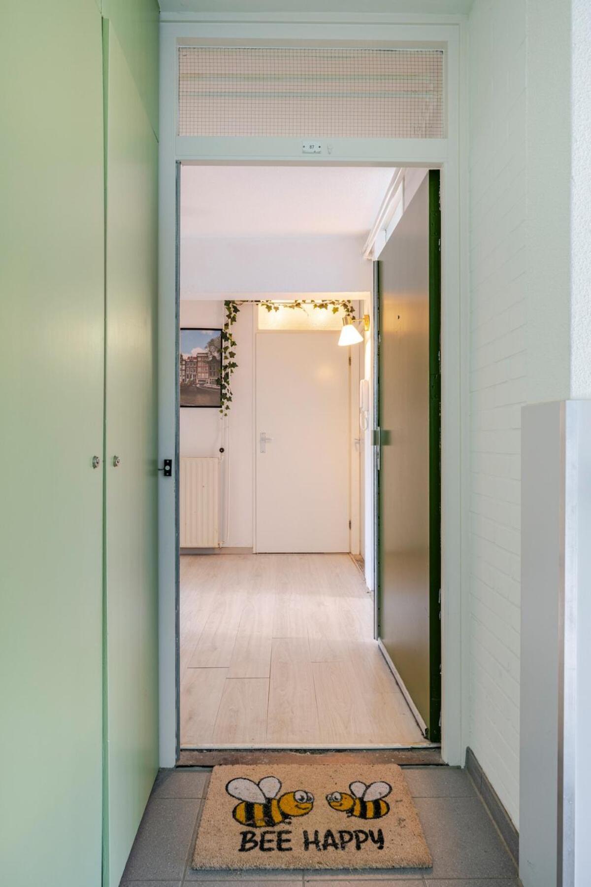 In 10 Minutes - Nearby Metro Homestay *