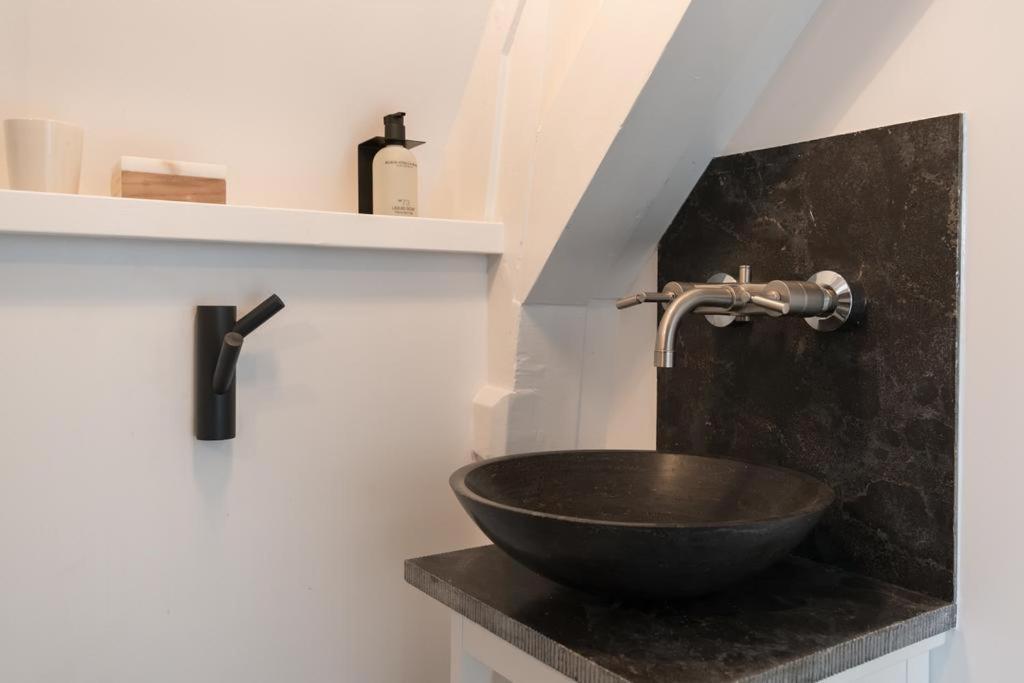 Bed & Breakfast Two Bedroom In Historic Canalhouse From 1618 - Centre 2*
