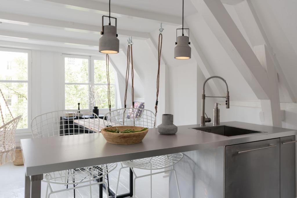 Bed & Breakfast Two Bedroom In Historic Canalhouse From 1618 - Centre Amsterdam