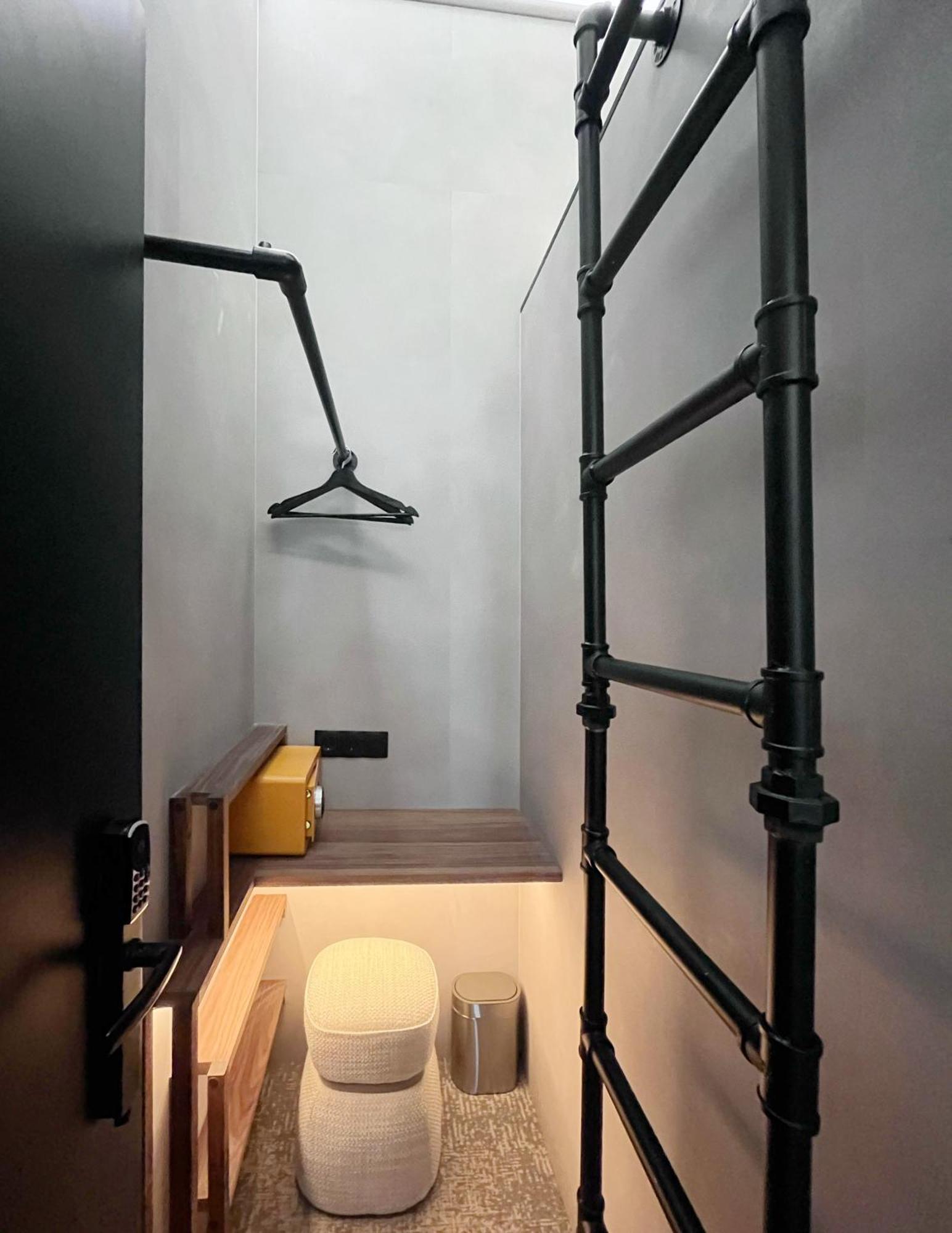 The Hyve Capsule * Amsterdam