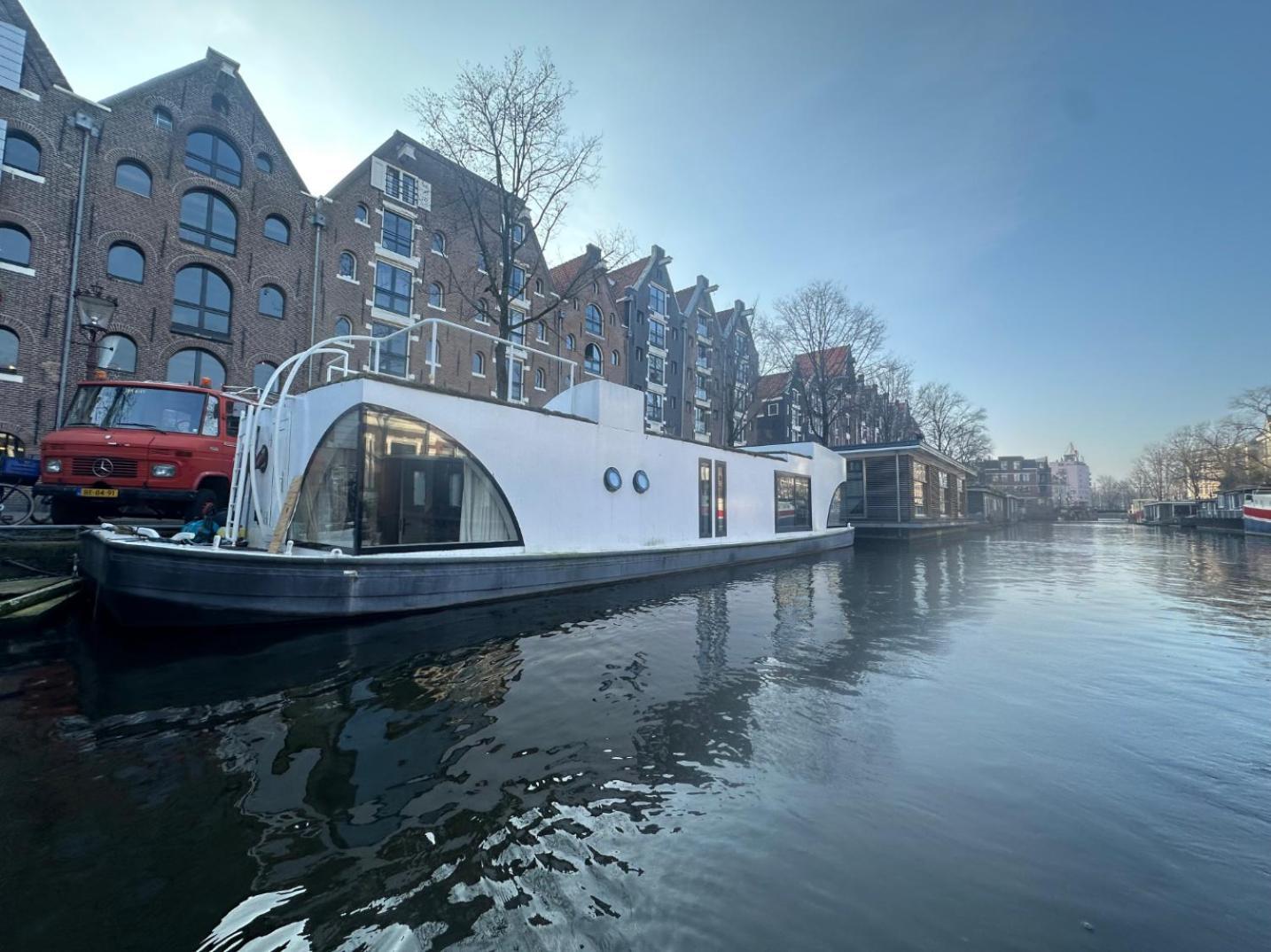 Houseboat Bnb The Floating Nest *
