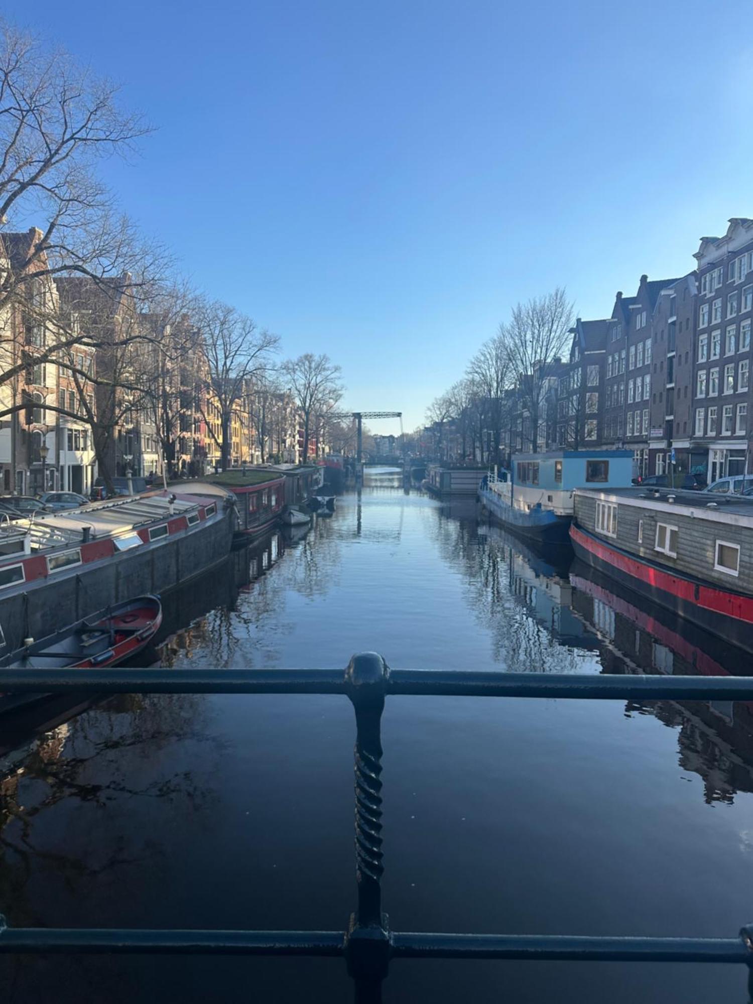 Houseboat Bnb The Floating Nest Botel *