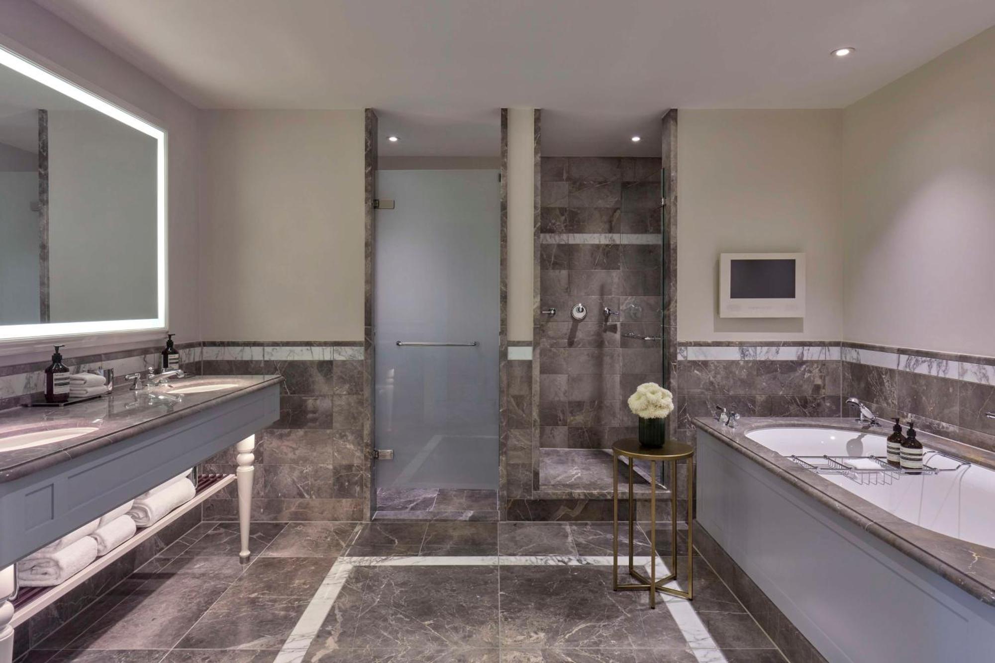 Waldorf Astoria 5*
