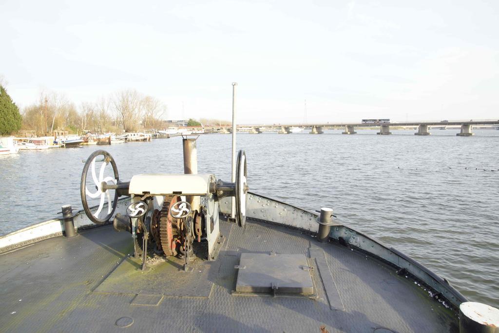 The Island Houseboat Botel