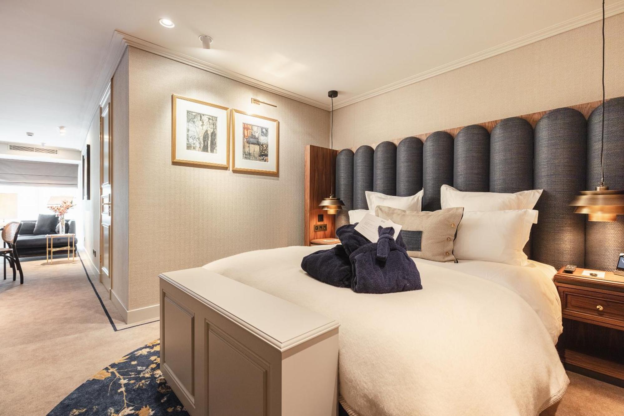 Hotel 717