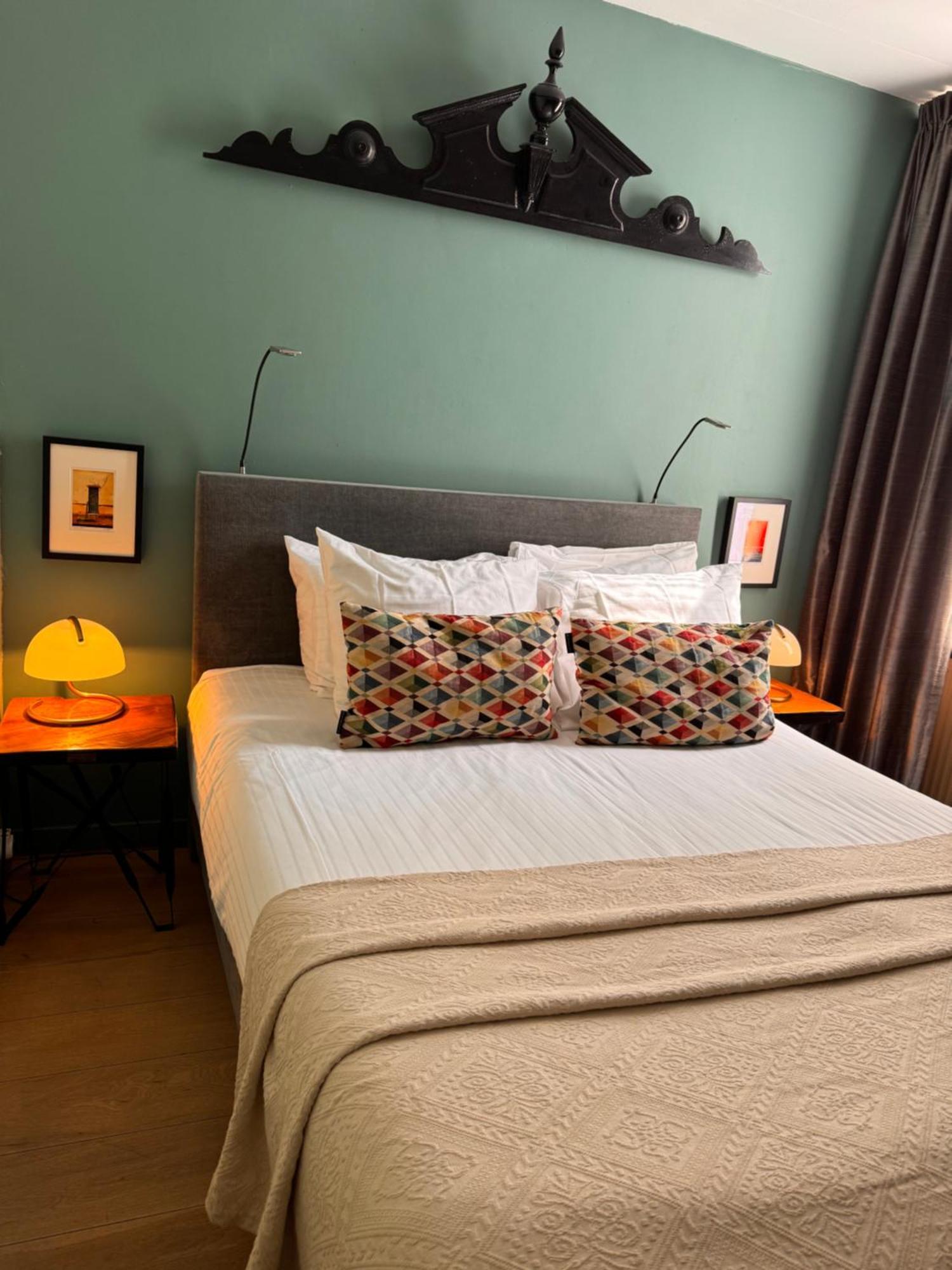 Decor Canal House