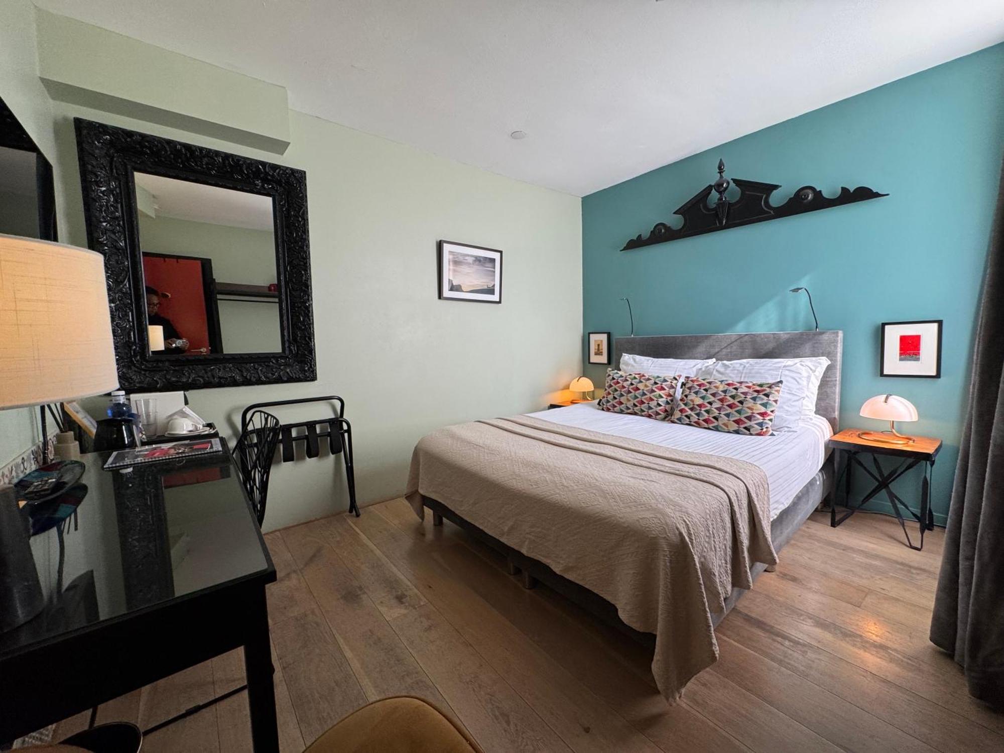 Bed & Breakfast Decor Canal House *