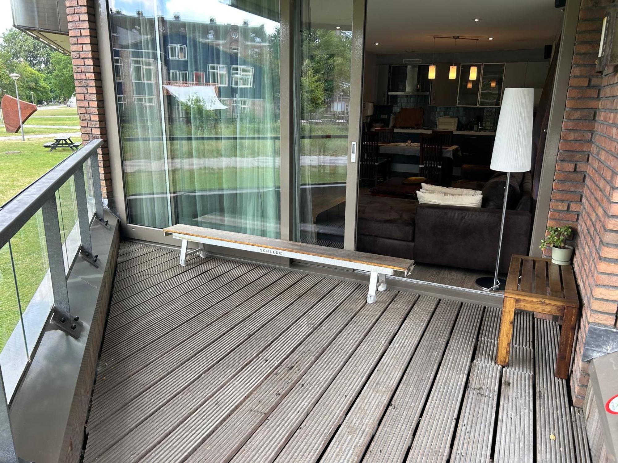 Lounge Park Apartment