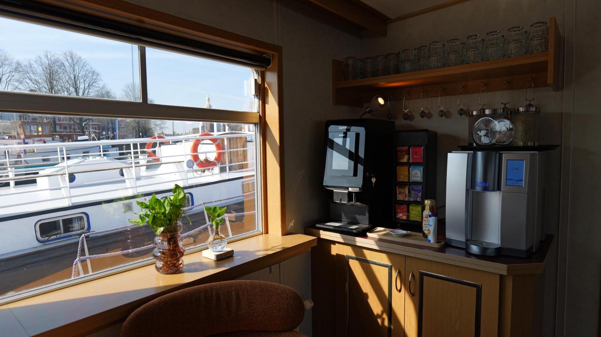 Hotel Botel Zwaantje