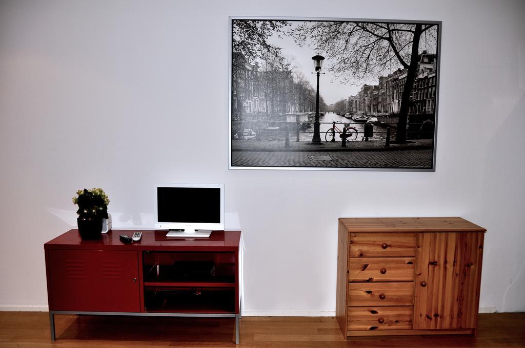 Apartment Red Light Studio