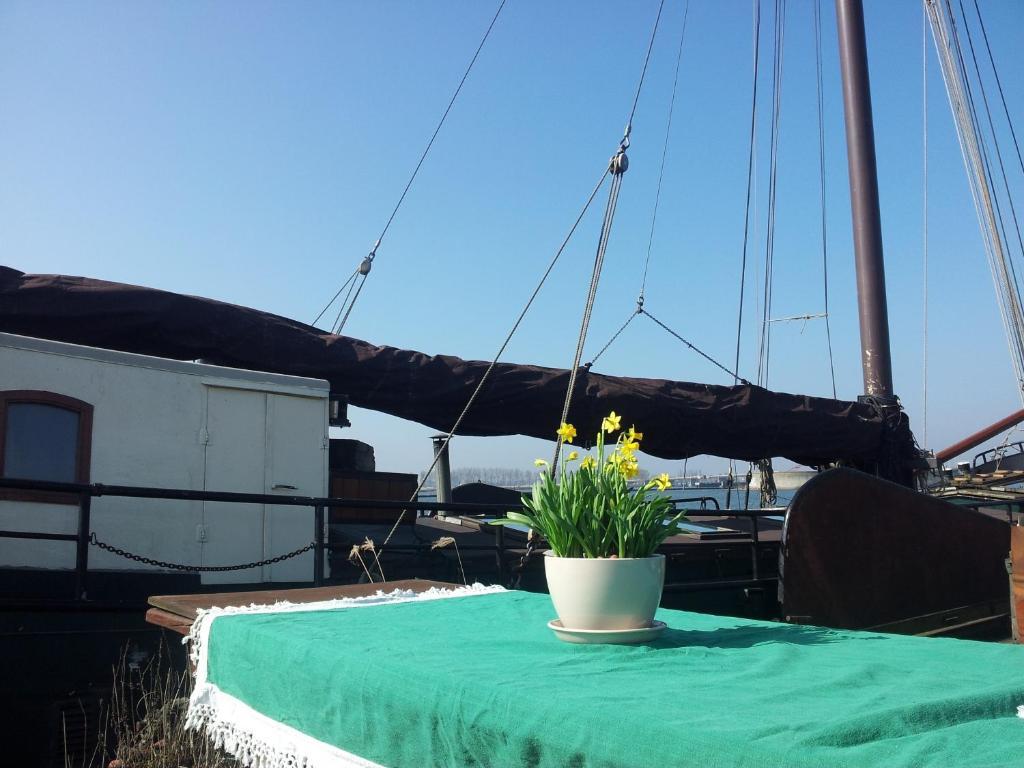 Botel Authentic Ship 