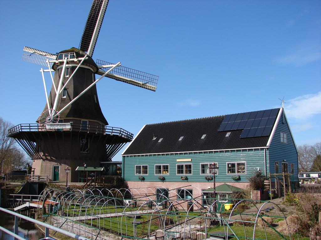 Couette-café Houseboat Between Windmills Amsterdam